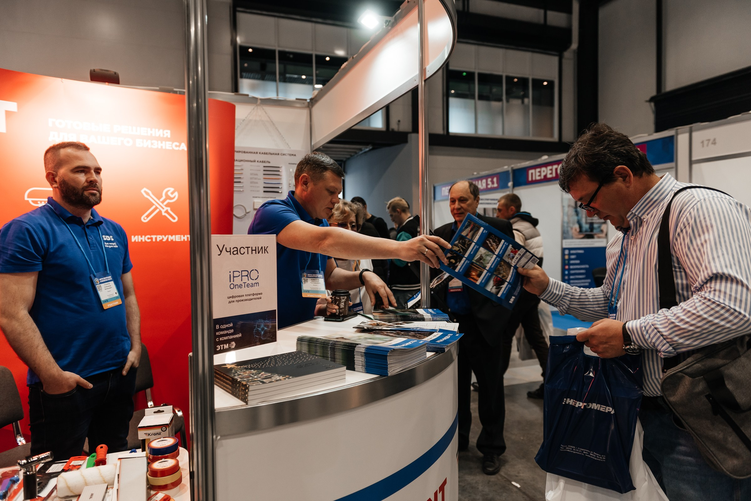 Репортажная съёмка на форуме ЭТМ. Свадебный фотограф в Санкт-Петербурге Венера Ахметова