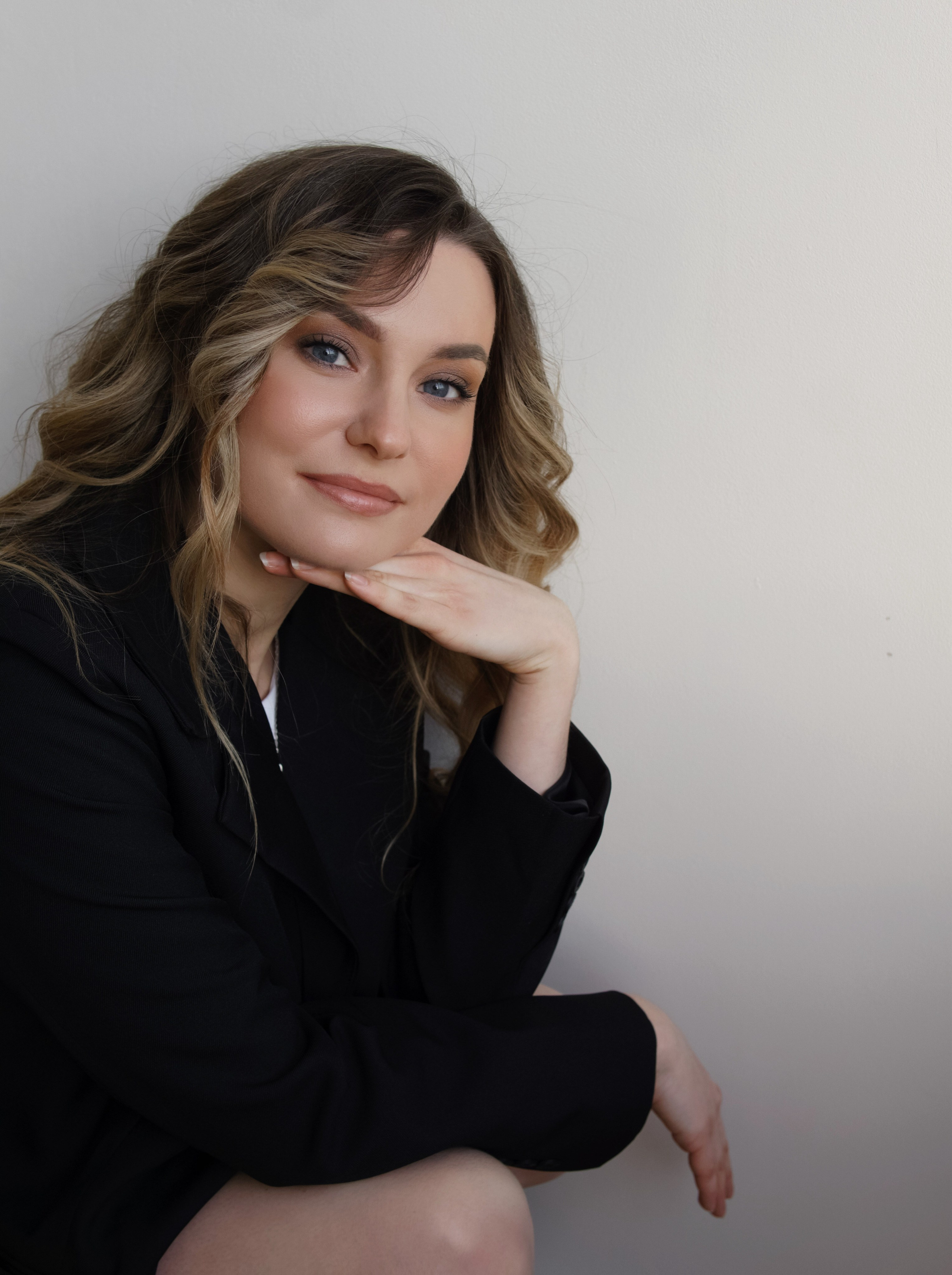 Саша, фотосессия с цветами. Фотограф в Минске Света Григорьева