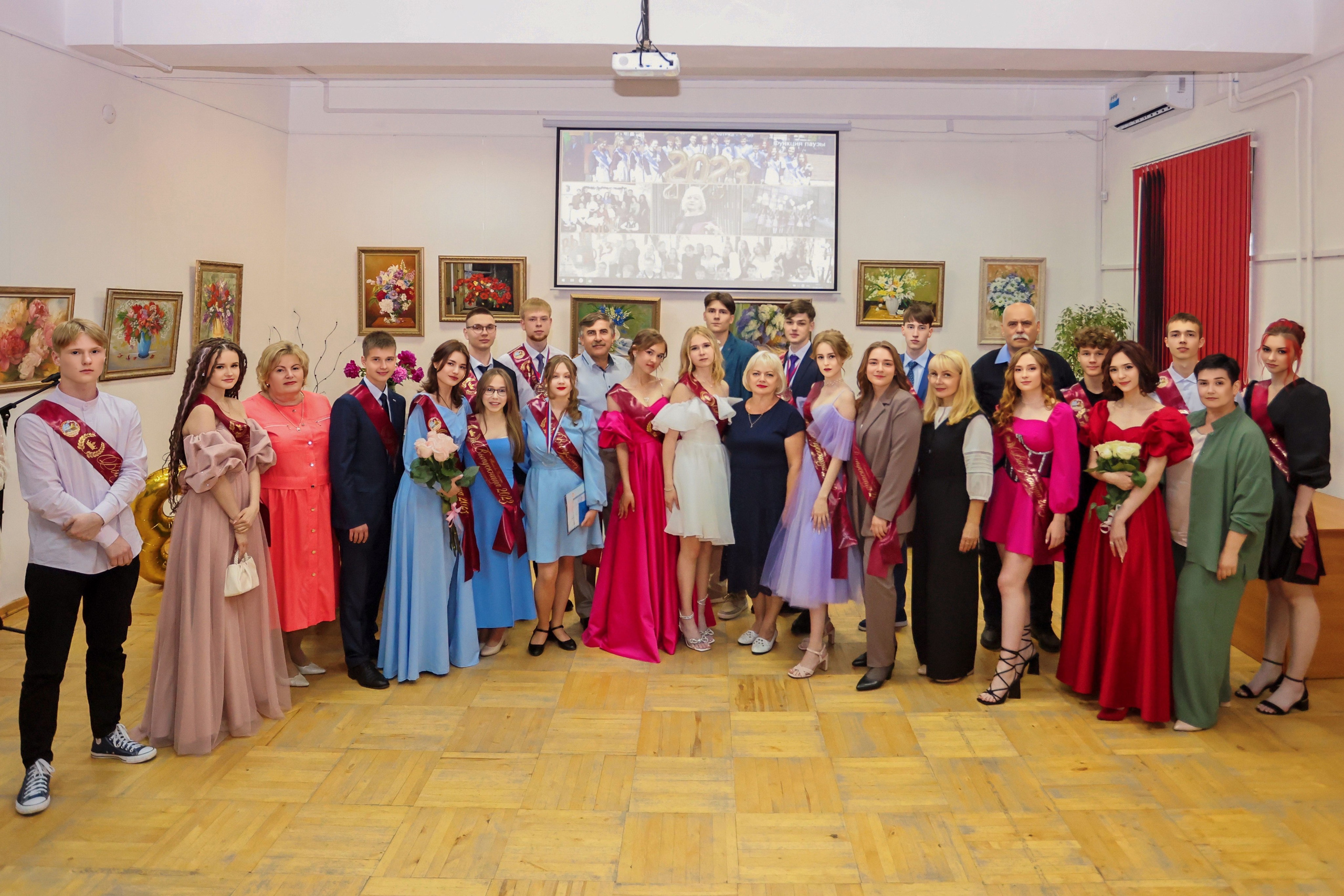 Вручение аттестатов. Школа № 7, выпускники 11 класса 2023 г. Студия выпускных альбомов Остров