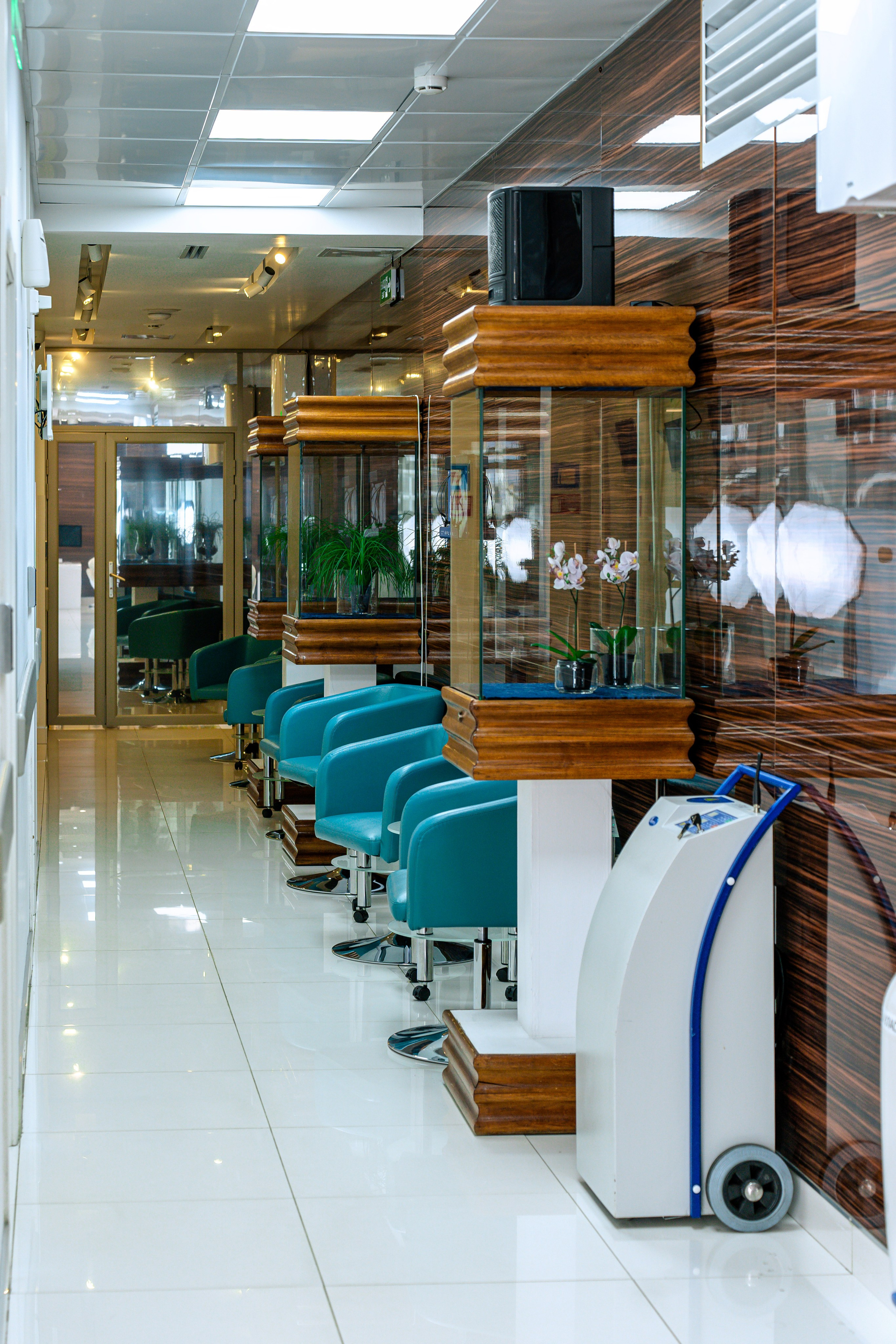 Международная академическая клиника. Я занимаюсь событийной, свадебной, товарной, студийной… фотографией