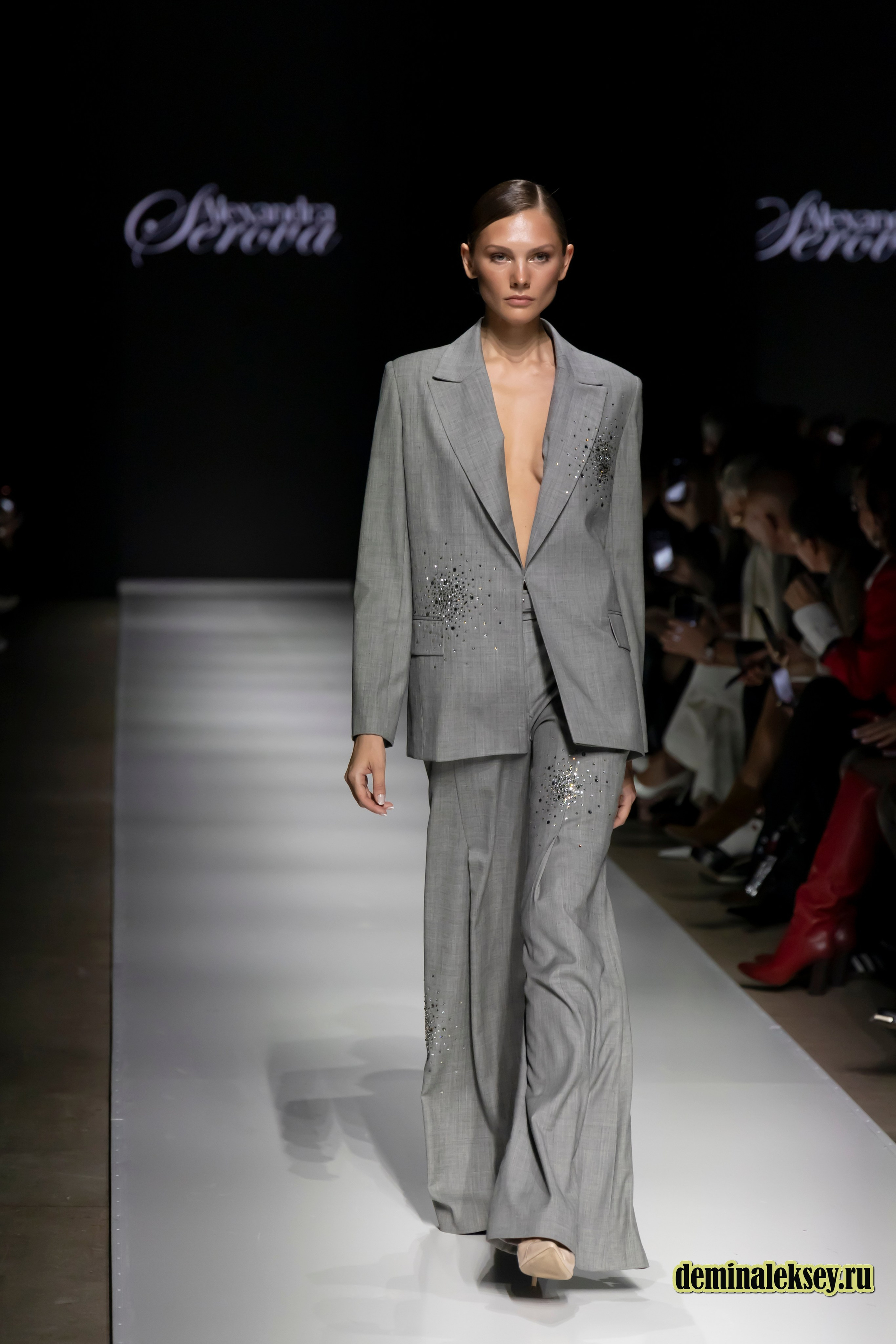 Московская неделя моды 2024 9 октября дизайнер Alexandra Serova. Репортажный, семейный и студийный фотограф в Москве Демин Алексей