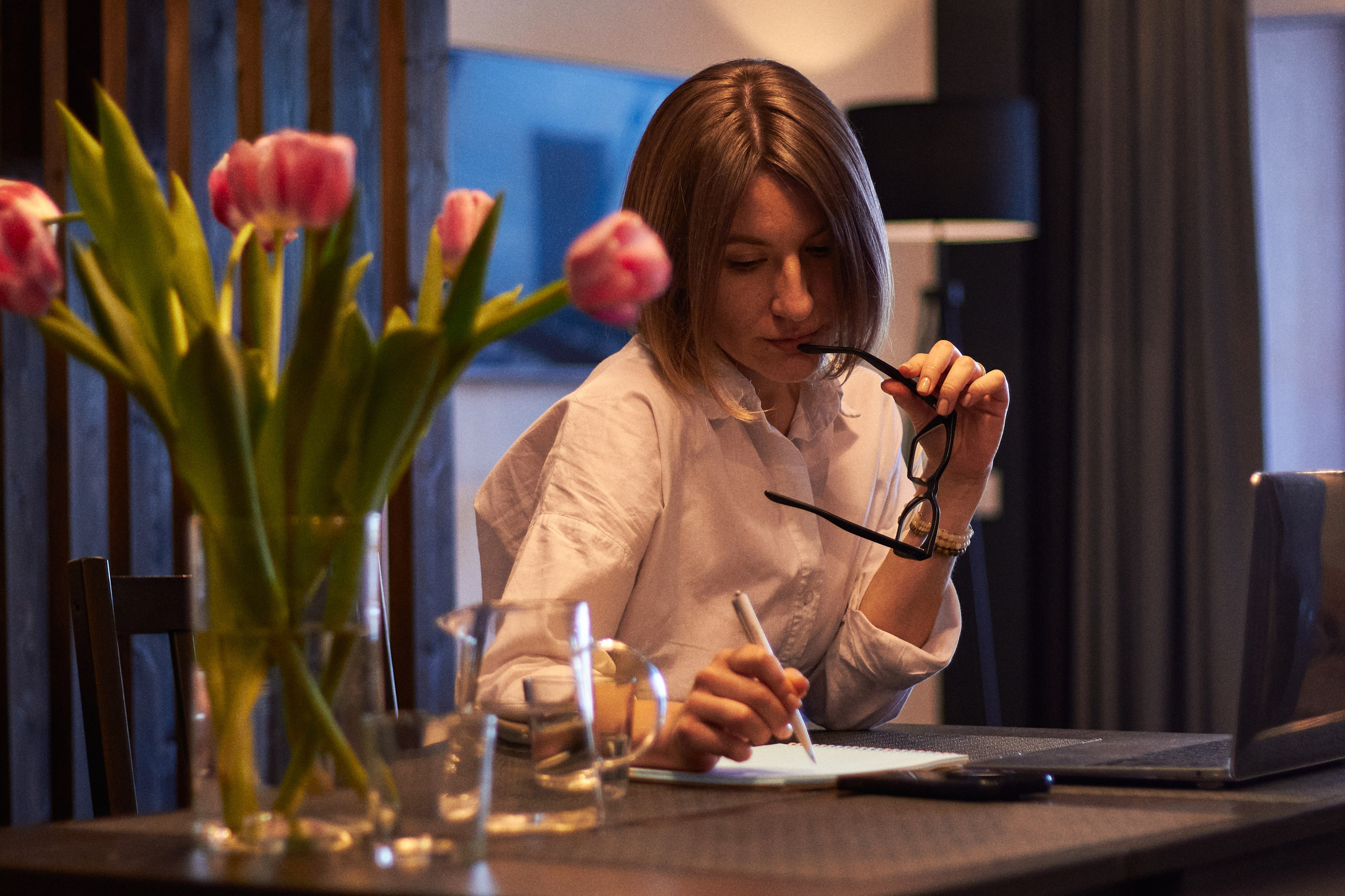 Интерьерная съёмка. Живые фото в Крыму | Фотограф Роман Скрипкин | Искренние фотографии без поз и суеты