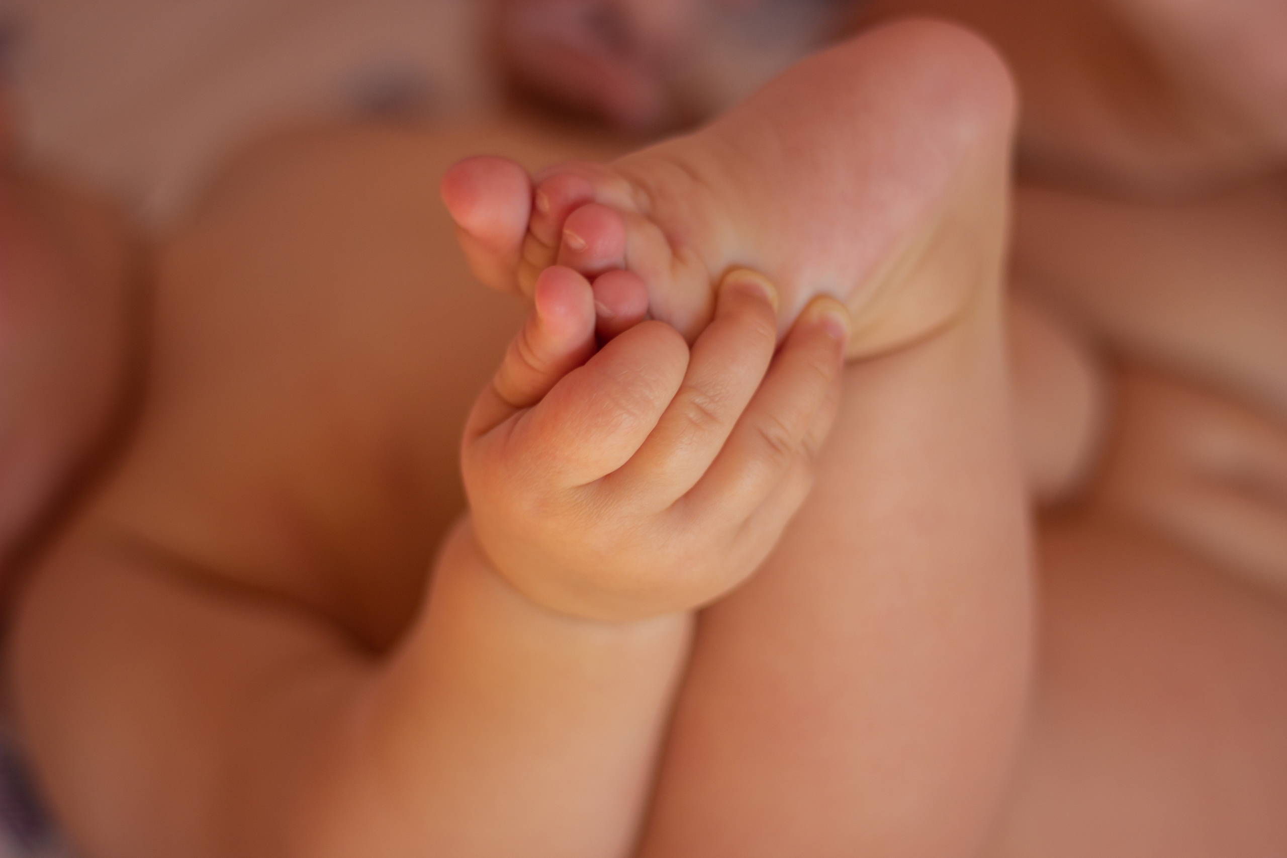 Варя и Лиза. Фотограф грудного вскармливания в Москве Екатерина