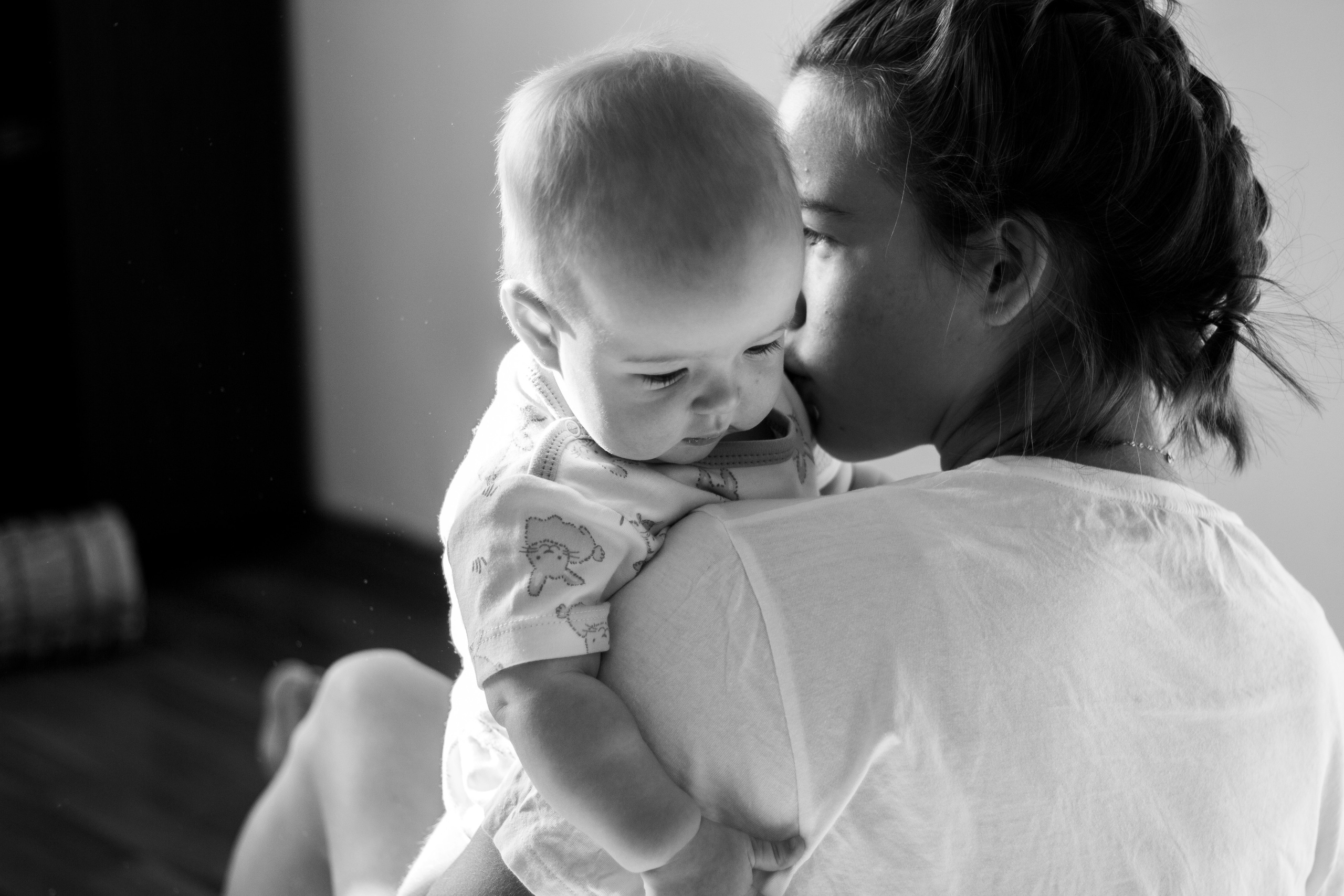 Варя и Лиза. Фотограф грудного вскармливания в Москве Екатерина