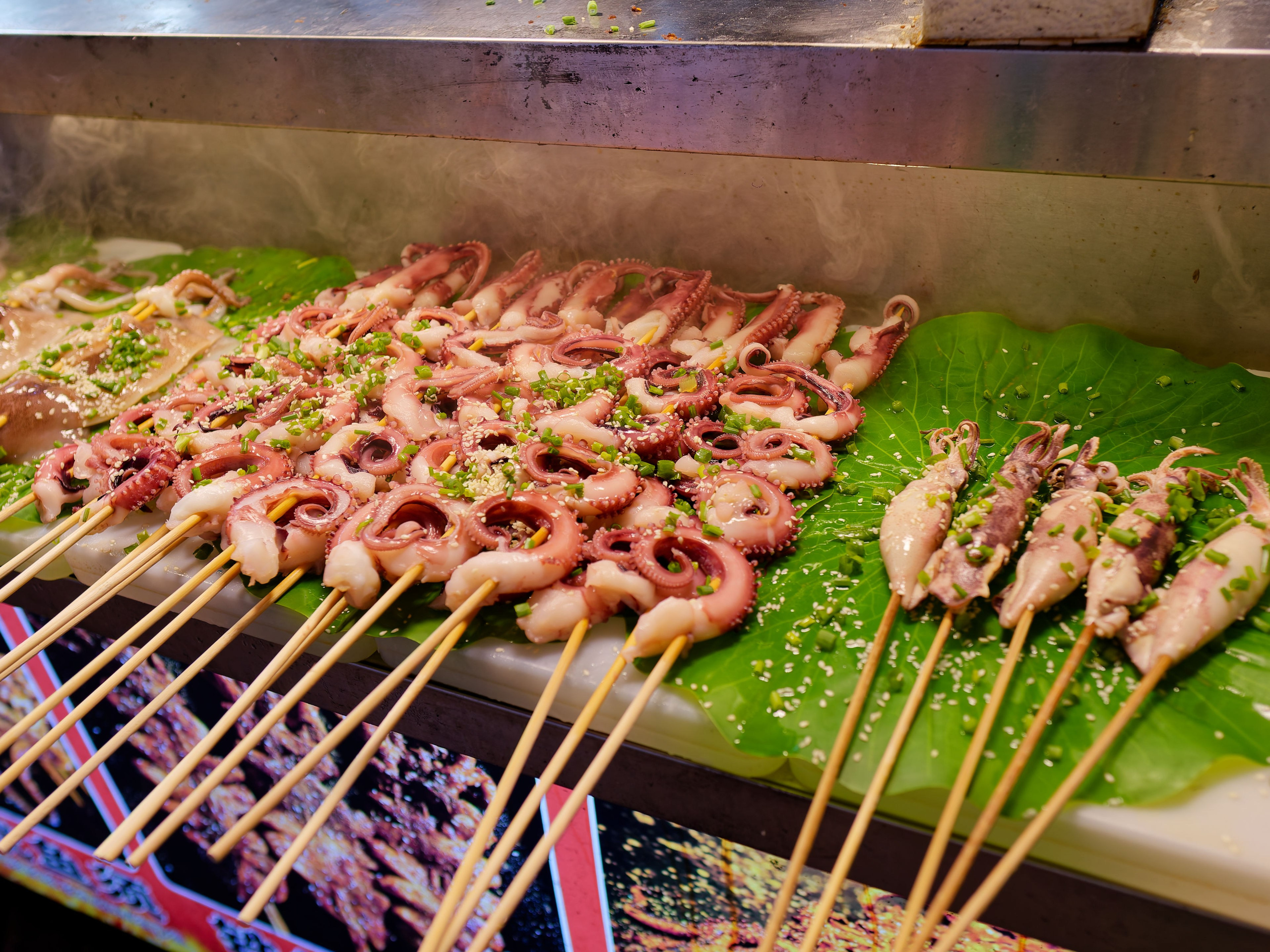 Хайнань 2026, «Food Street» ночная улица еды в Ялунване. Фотопрогулки по Миру