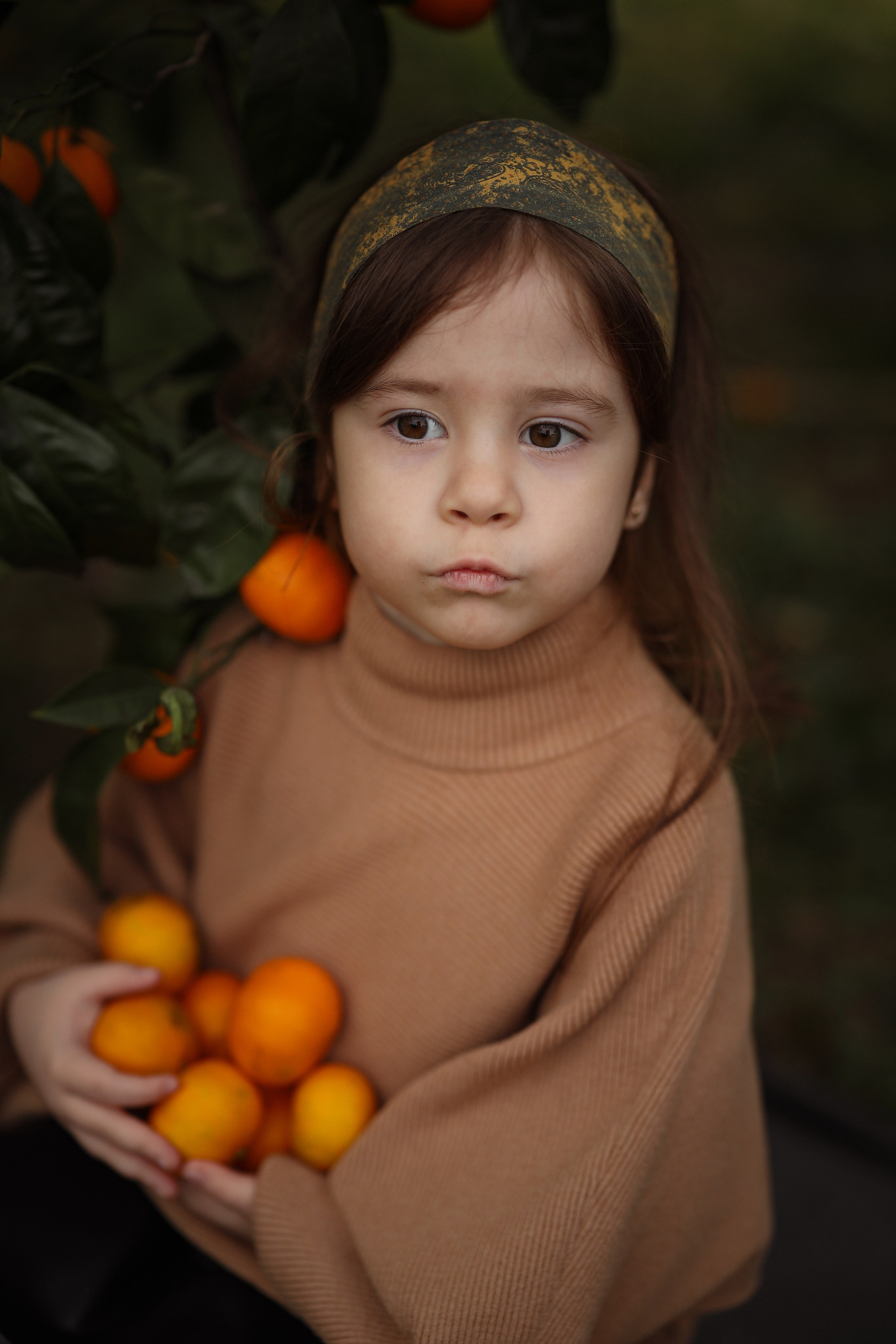 Семейная фотосессия в саду мандаринов. Свадебный и семейный фотограф в Абхазии Жанна Соснина