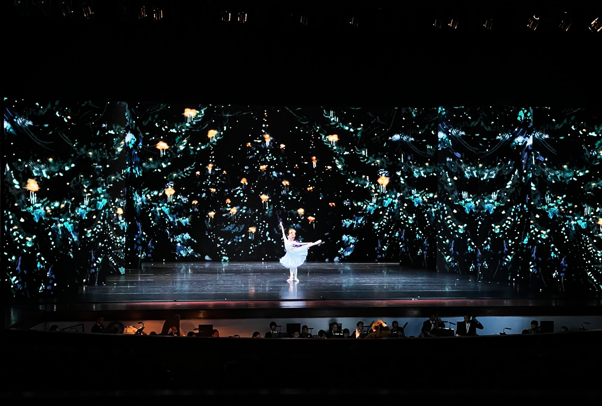 Балет "Лебединое озеро" в Бангкоке с профессиональным техническим обеспечением: световое и звуковое оборудование, создание атмосферы для незабываемого выступления.