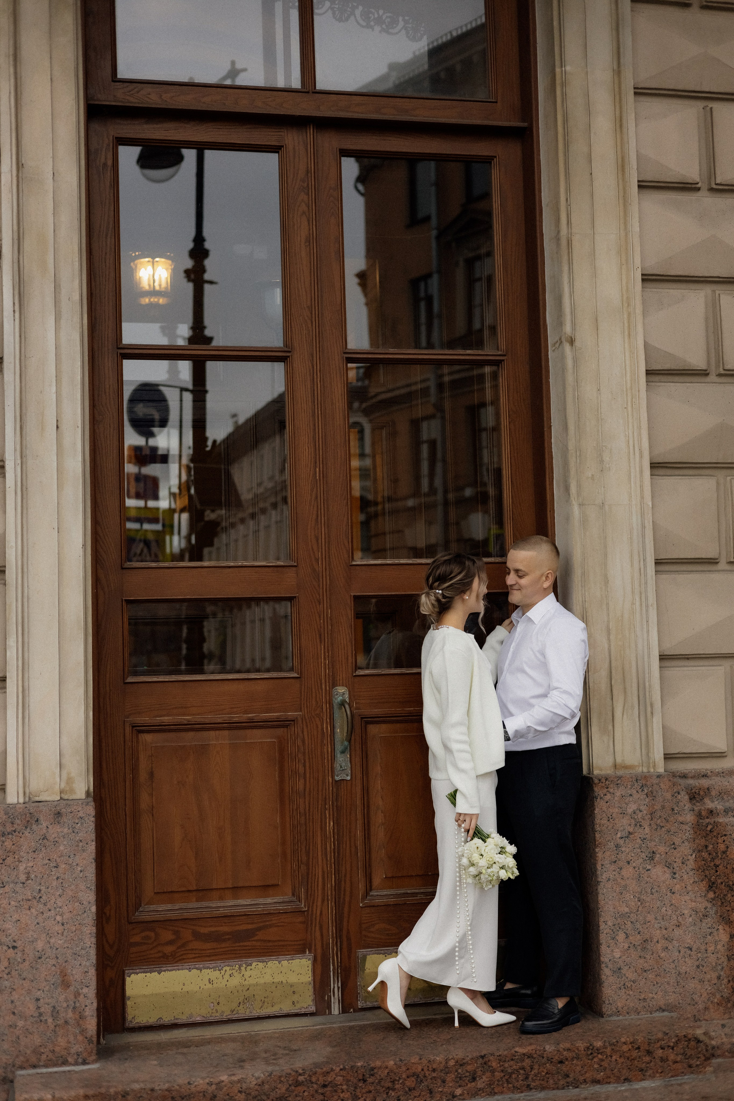 Свадебная прогулка у Исаакия. Свадебный фотограф в Санкт-Петербурге Ксения Кобышева