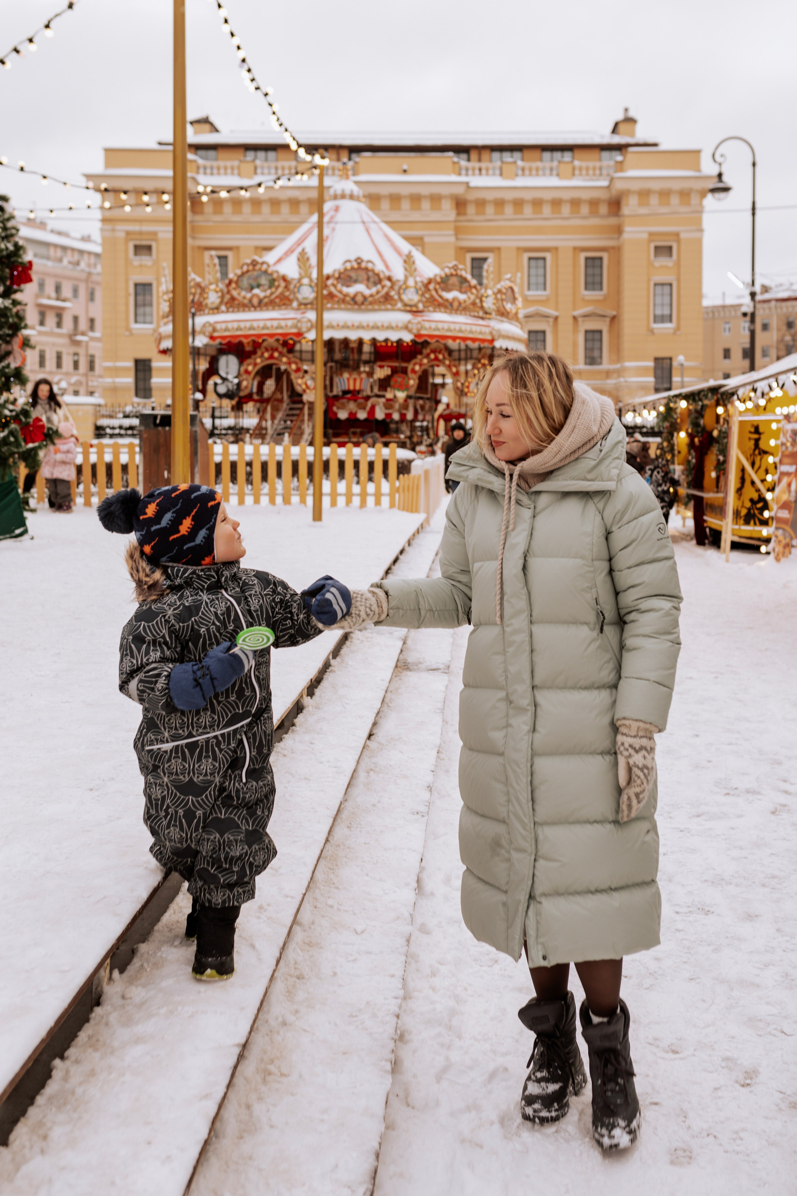 Семейная, Манежная площадь