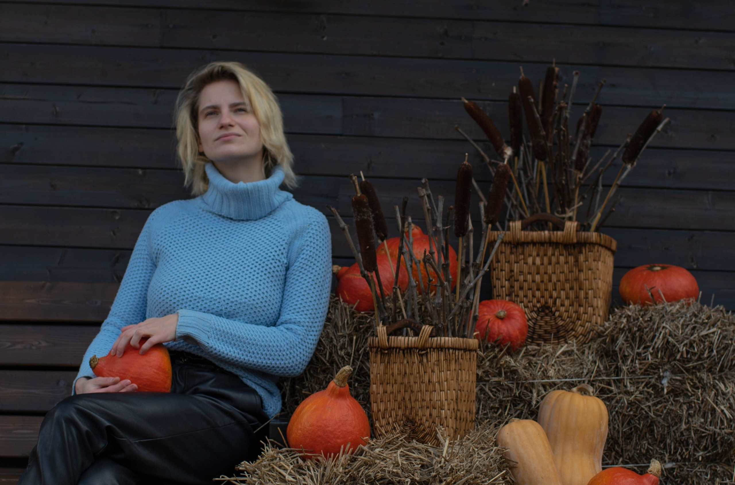 Иногда всё становилось простым — Лера и тыквы, осень и свет. 