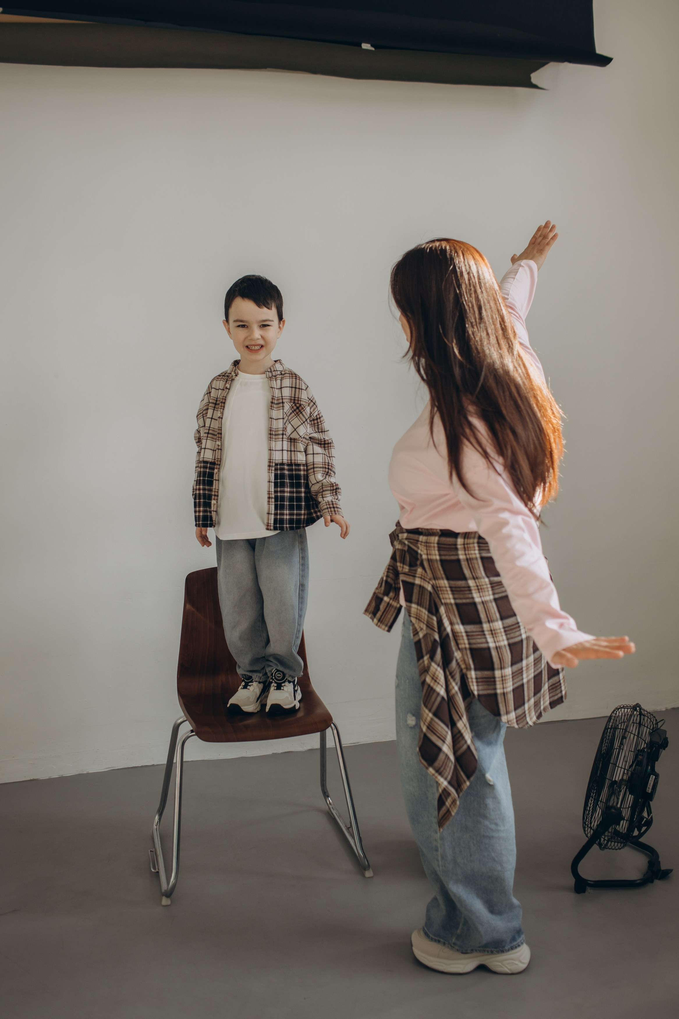 Фотосессия с попкорном фотосессия мама и сын. Фотограф Владимир Москва