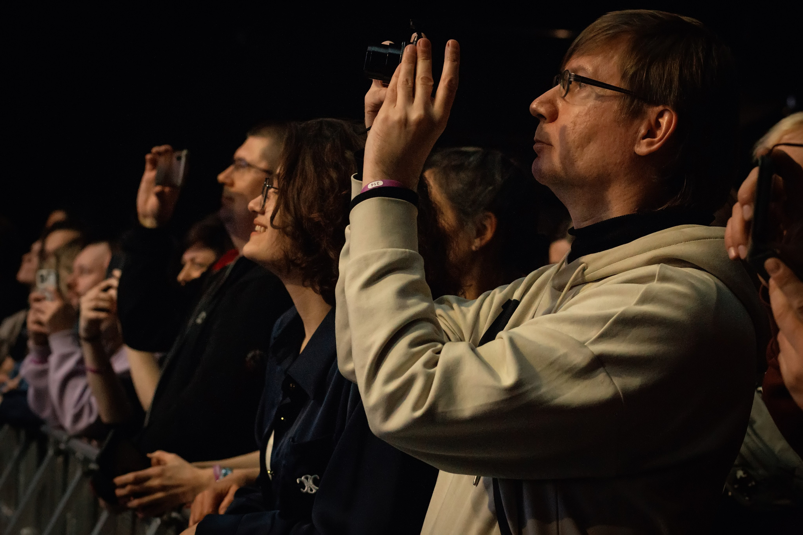 концертный фотограф в Санкт-Петербурге, фоторепортаж с концерта группы Brazzaville в клубе Аврора (Aurora Concert Hall) март 2026