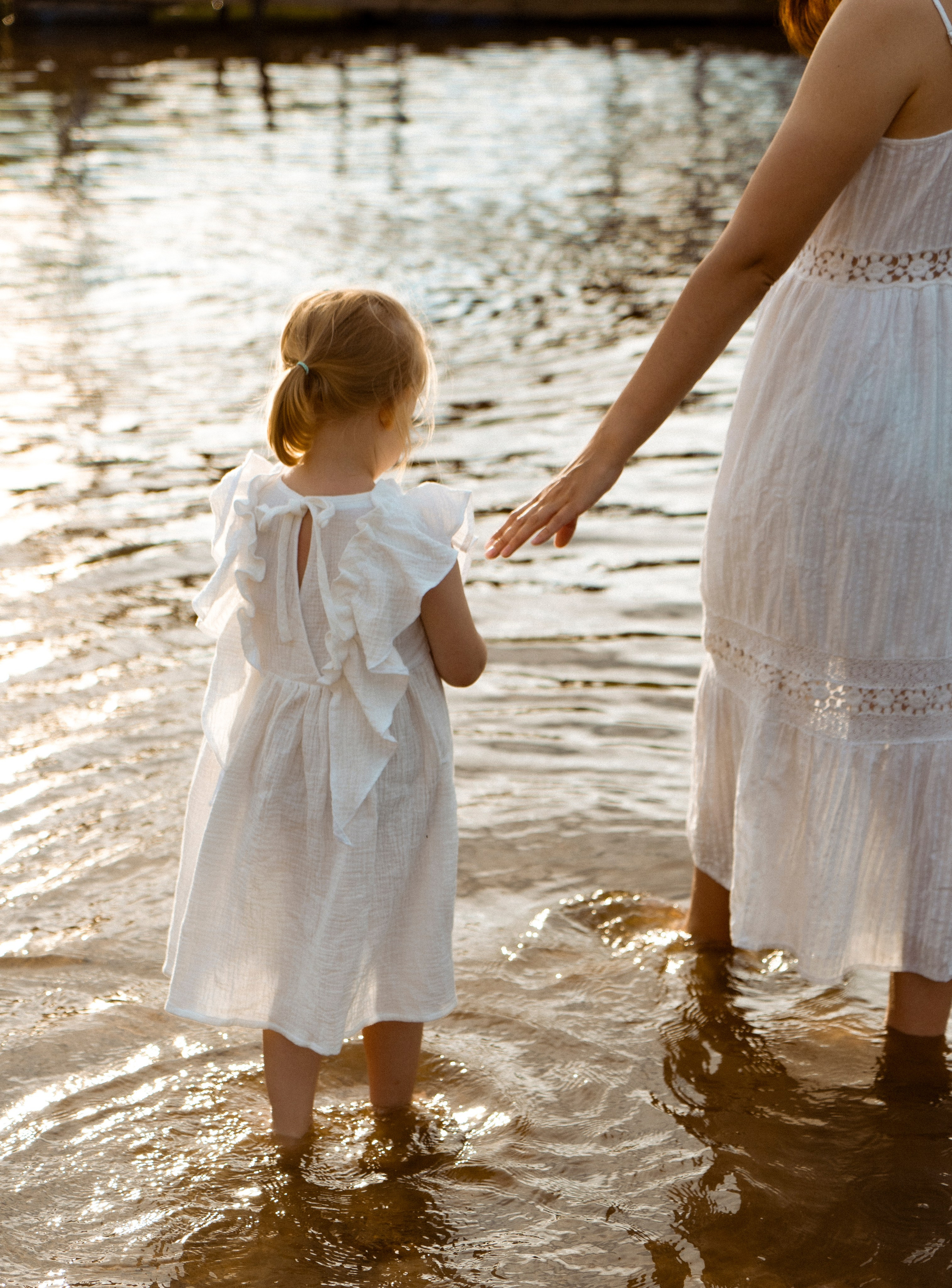 Семейная фотосессия для мамы с дочкой в Санкт-Петербурге на озере. Светлана Гопанюк. Портретный фотограф. Санкт-Петербург. СПб