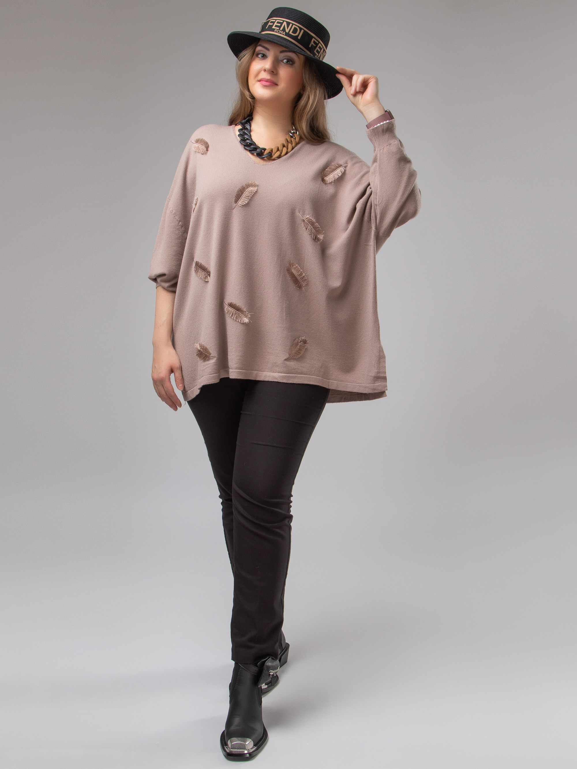 Съемка свитера на плюс сайх модели