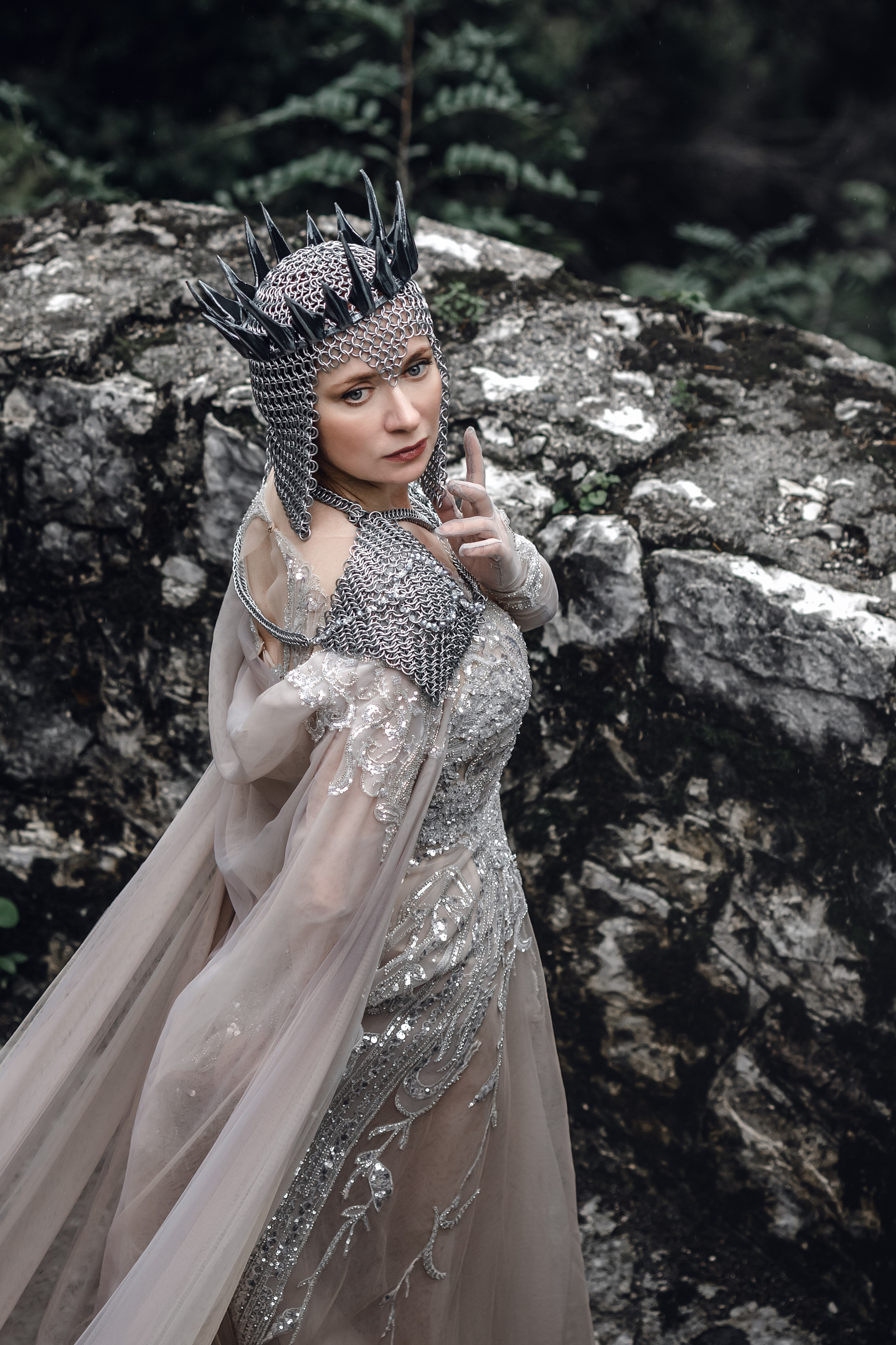 Индивидуальная художественная женская арт фотосессия в замке в абхазии в москве косплей корона костюм от кутюрье сказочное платье 