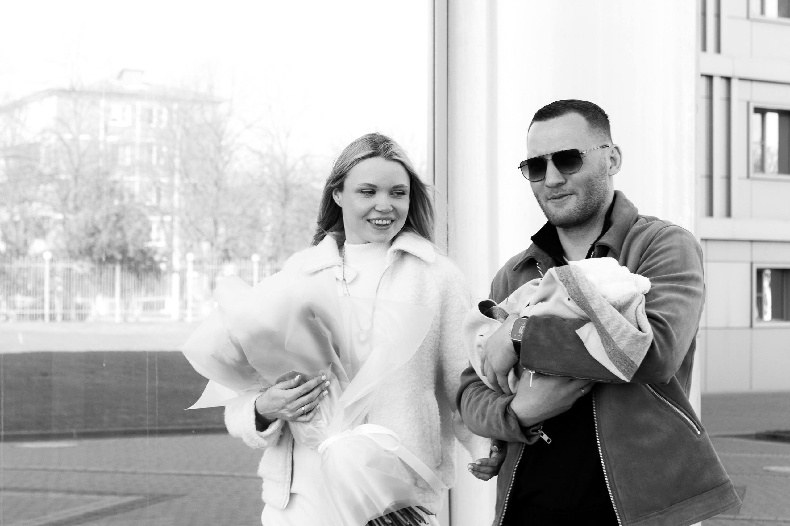 Фотограф на выписку из роддома в Краснодаре, выписка из Екатерининского роддома, фотограф Яна Морева. Семейный фотограф в Краснодаре Яна Морева