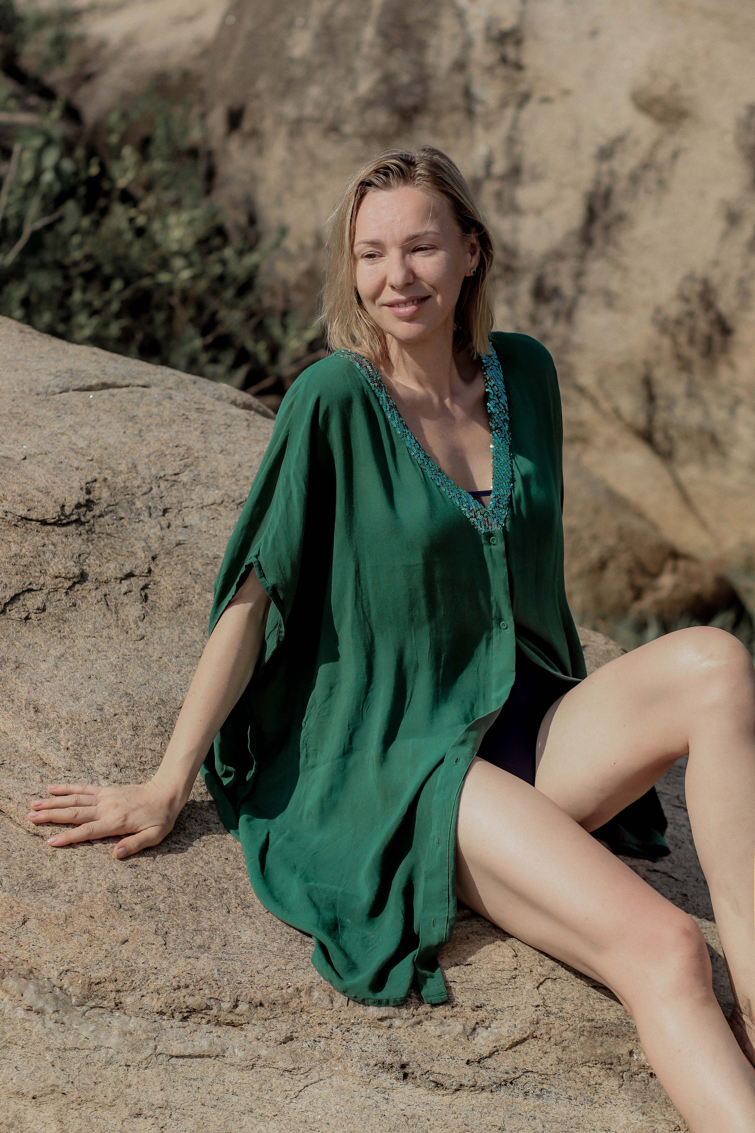 Экспресс-съемка 30 мин: девушка с серфом в воде на пляже Поттувиль Шри-Ланка. Фотограф на Шри-Ланке