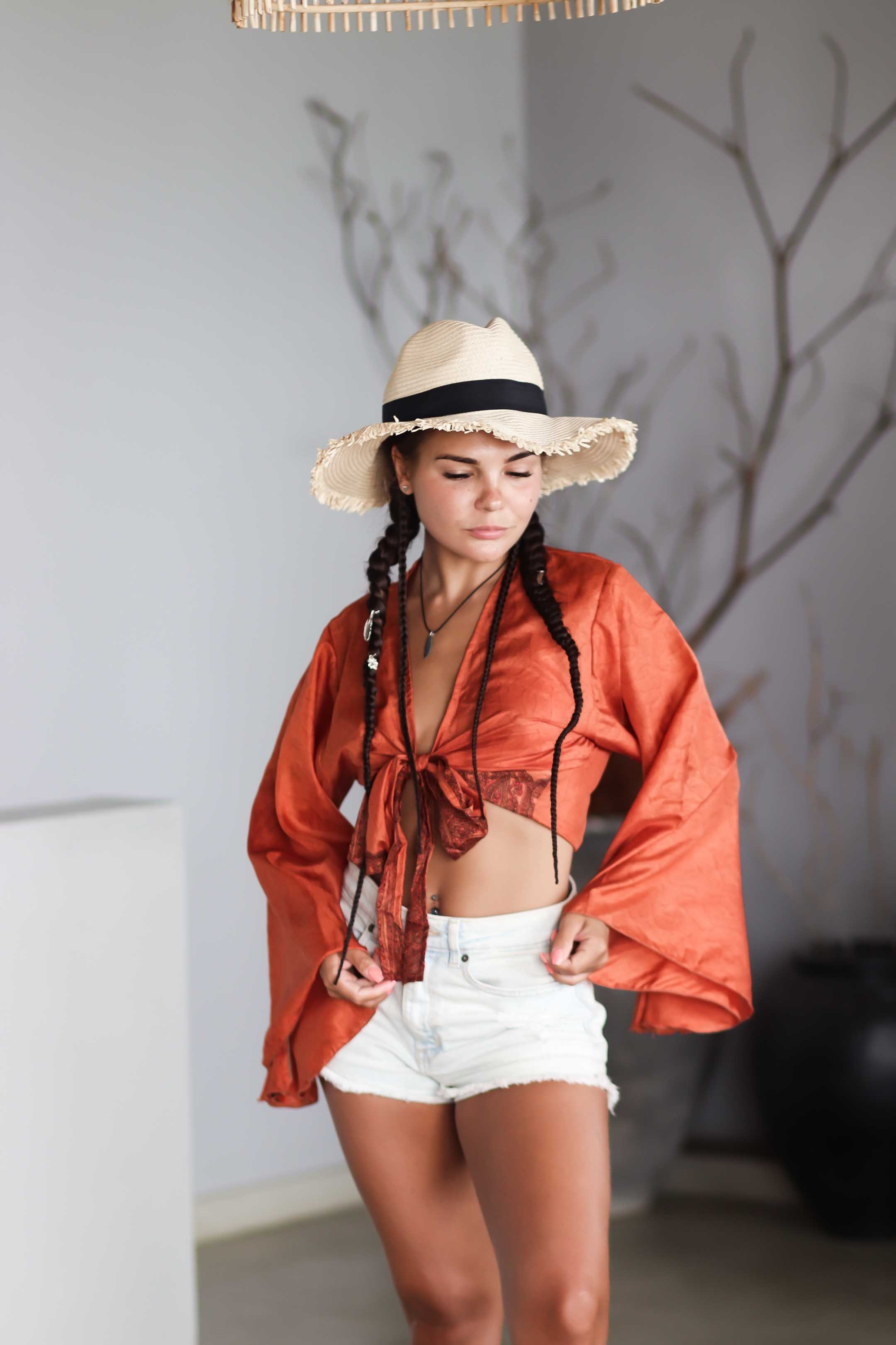 Коллекция купальников бикини. Фотограф на Шри-Ланке