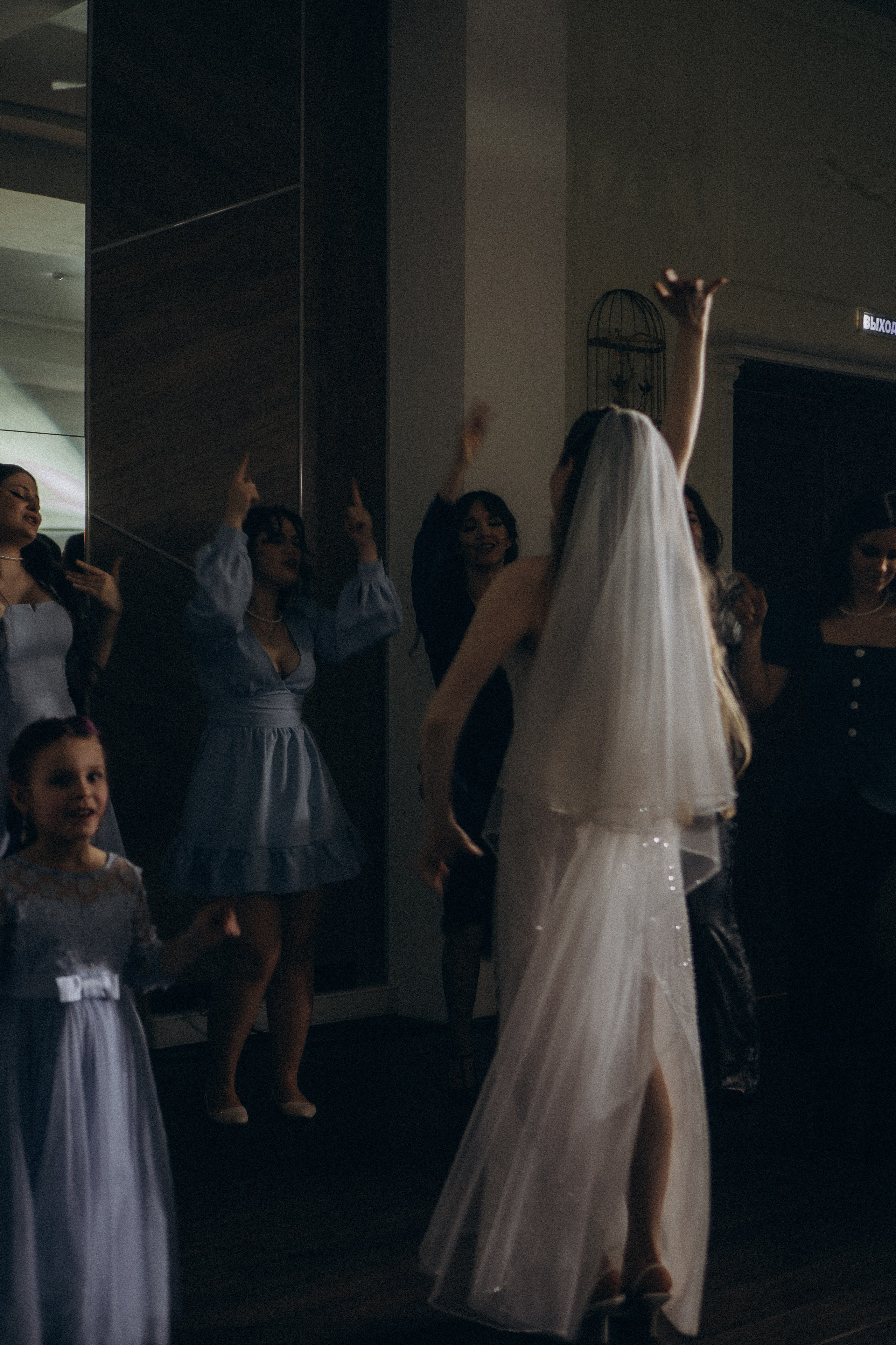 СВАДЕБНАЯ СЬЕМКА СБОРОВ В ОТЕЛЕ И ВЫЕЗД НА ЦЕРЕМОНИЮ (СНЯТО В СИБИРЕ В НИЖНЕВАРТОВСКЕ). Профессиональный фотограф, Санкт-Петербург — Виктория Богомолова