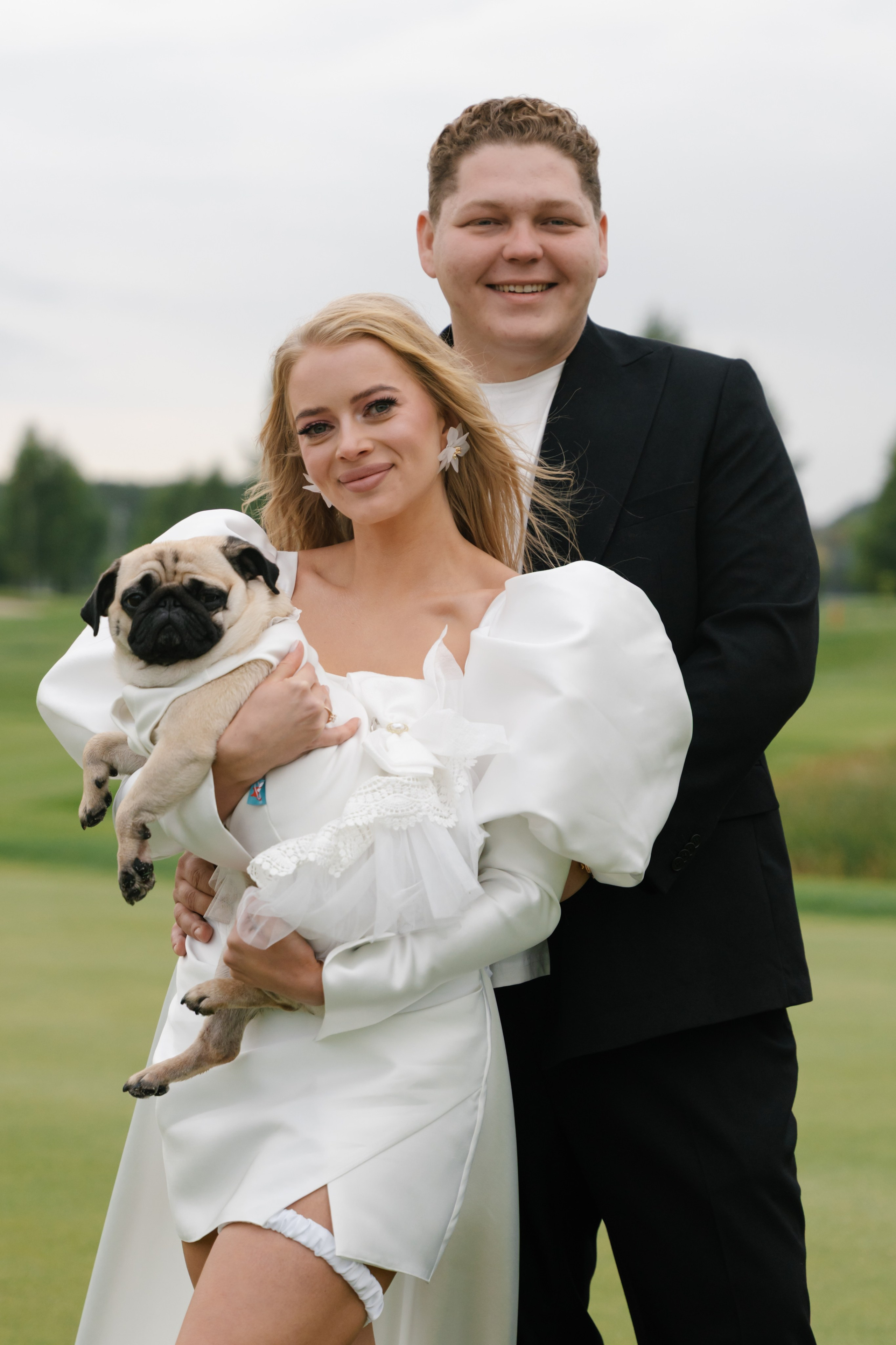 собака а свадебной фотосессии