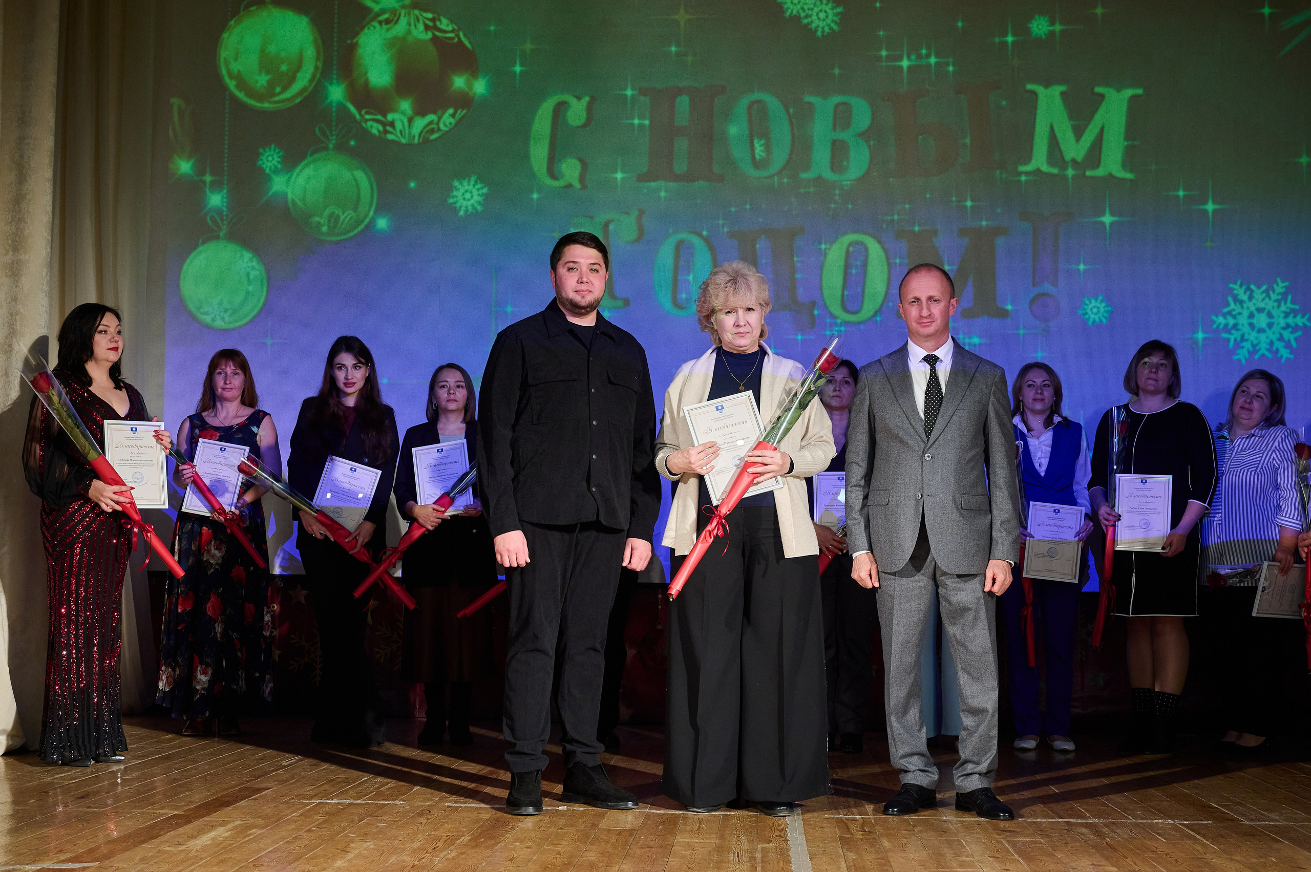 Концерт НГ В ДК. Жизнь курорта Кабардинка в фотографиях