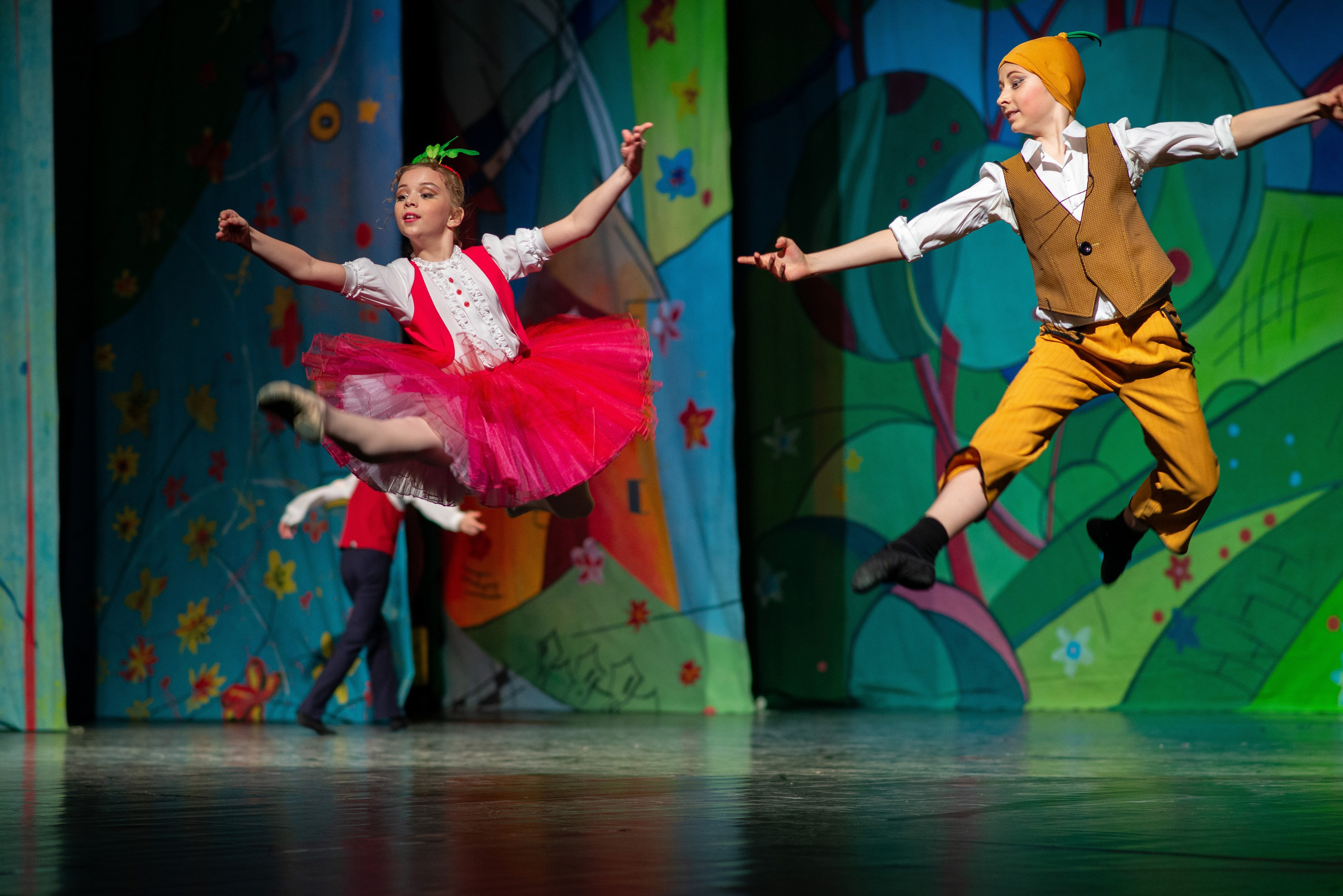 Выступление юных балерин. Семейный фотограф на выписку из роддома и крещение Минск Настя Гришук