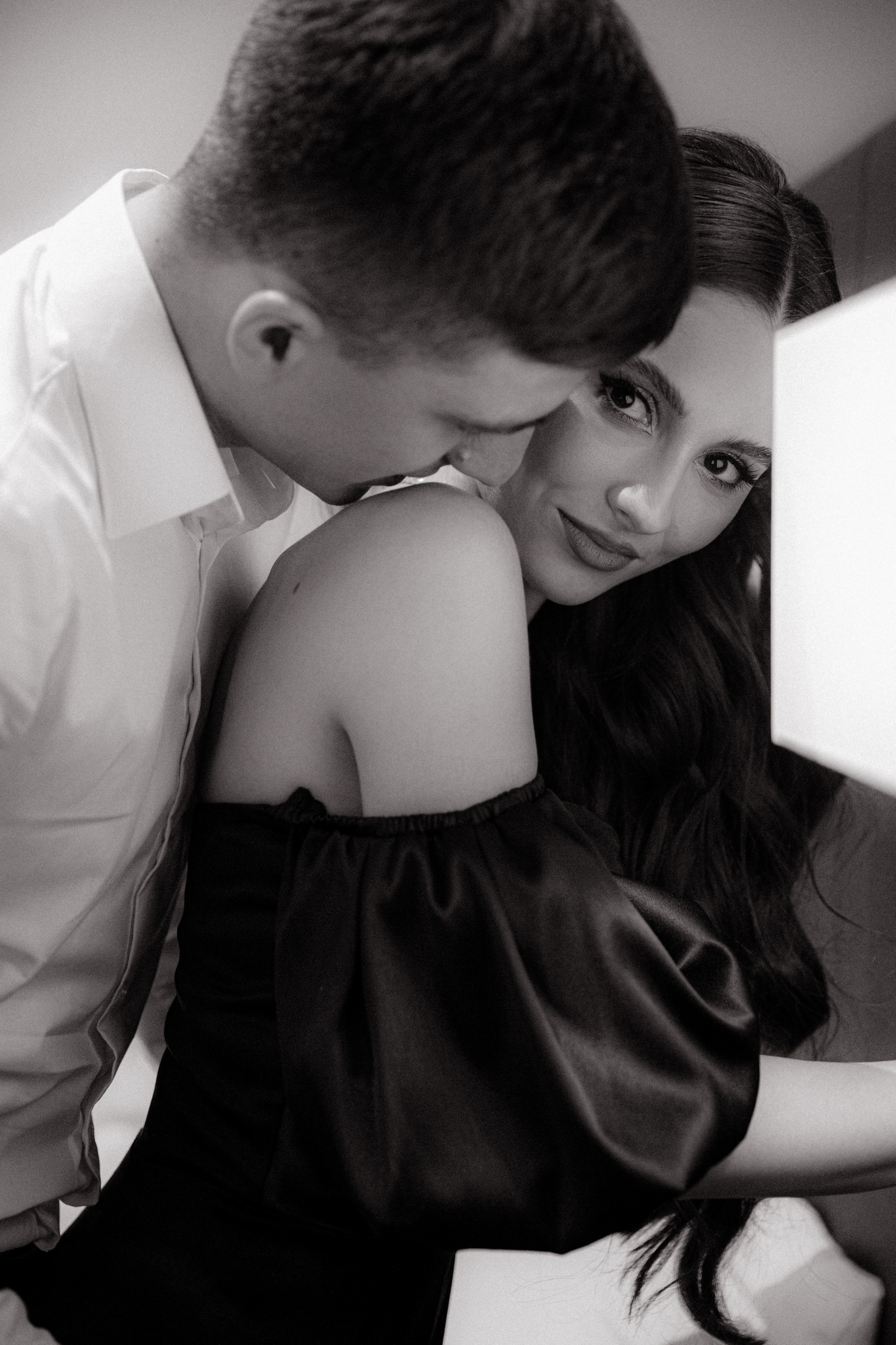 Влюбляемся и кружим. Э Т О М Ы