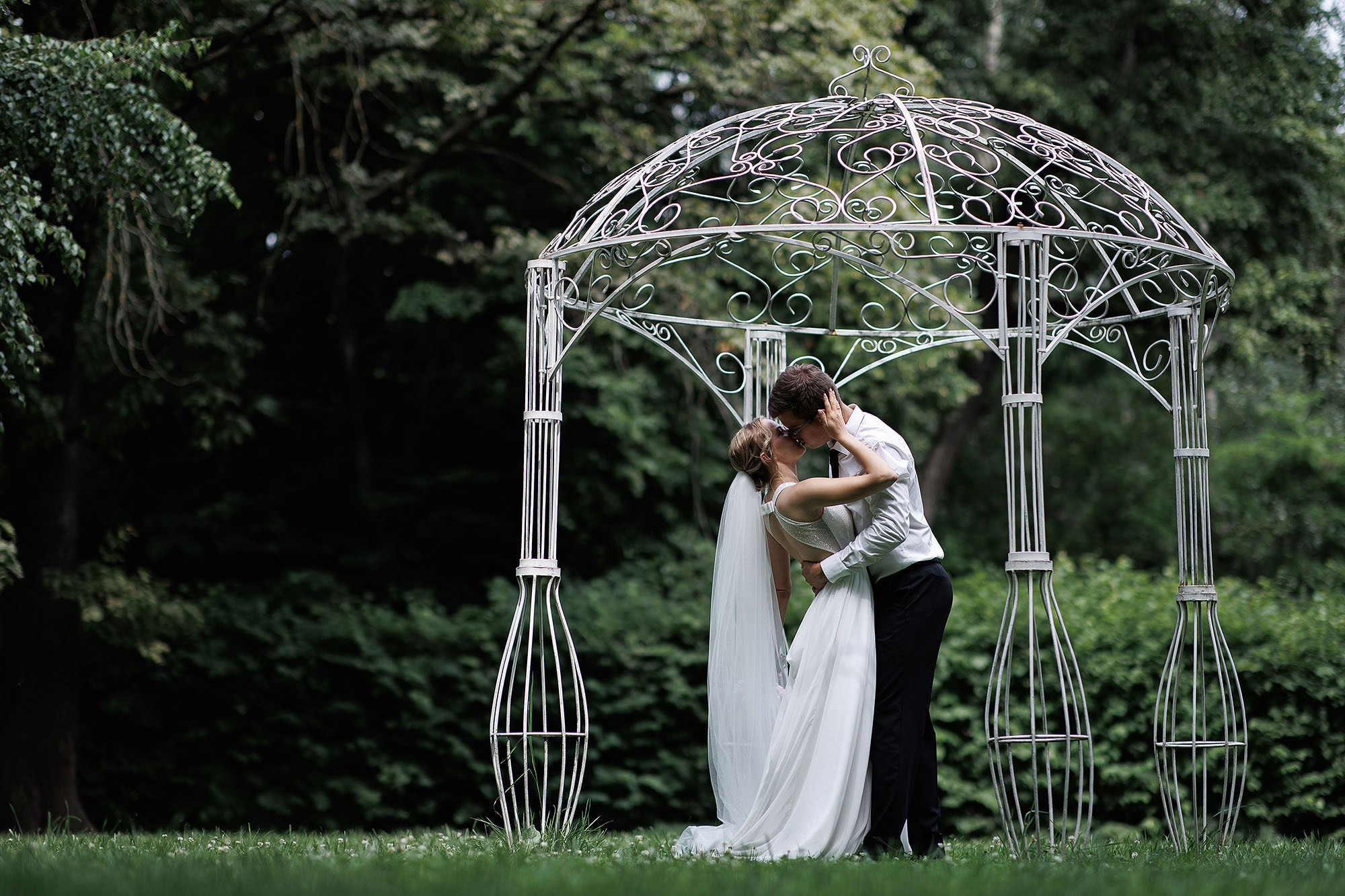 Прогулка, фотосессия жениха и невесты. Свадебная съемка. Фотограф в Москве Валерий Боцман