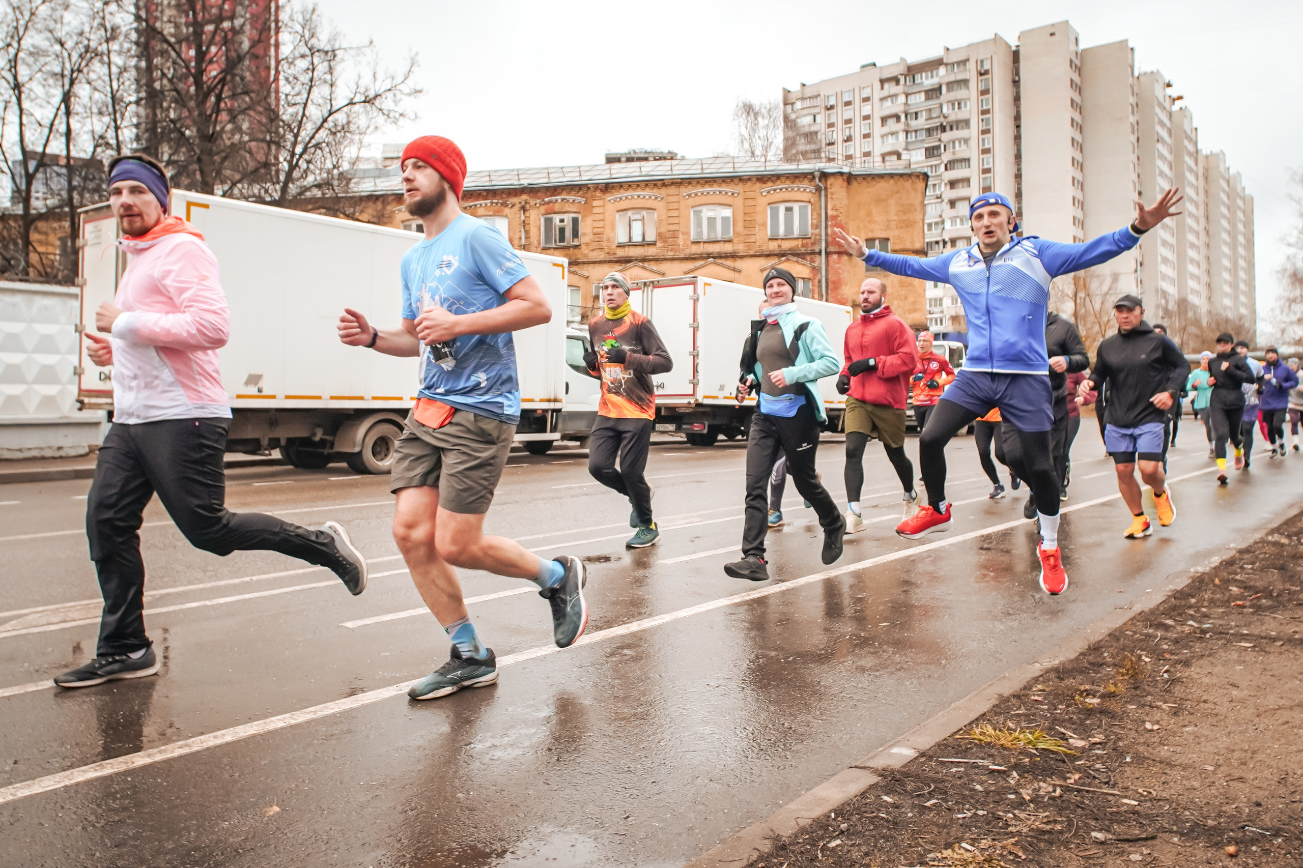 #марафонудома #яuzarun 2024 2-я петля, группа 6:30. Роман Капилюшов. Бег. Фото. Видео. г. Люберцы