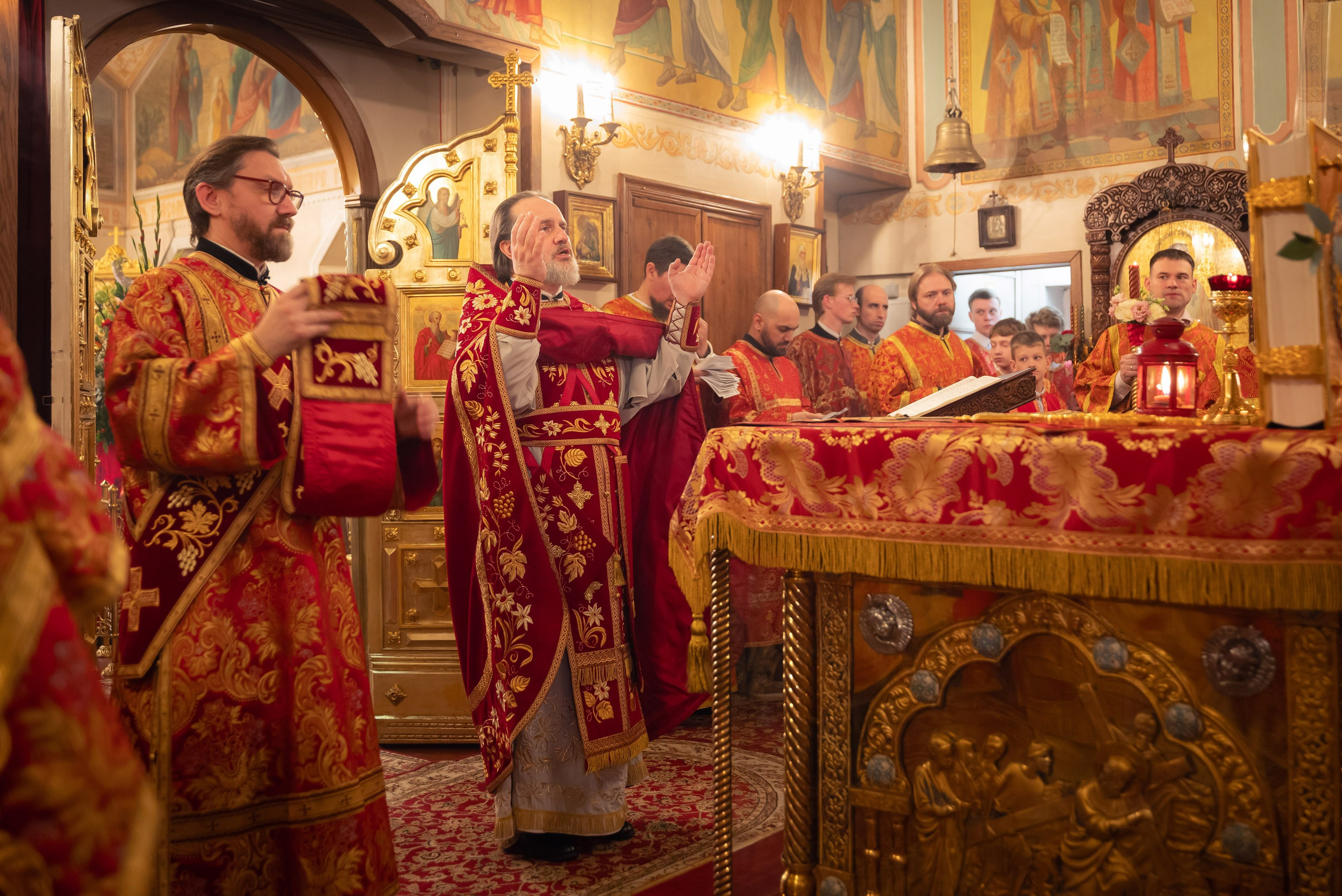 Богородский храм. Пасха. Полунощница, Божественная литургия. Антон и Татьяна Денисенко — В храме