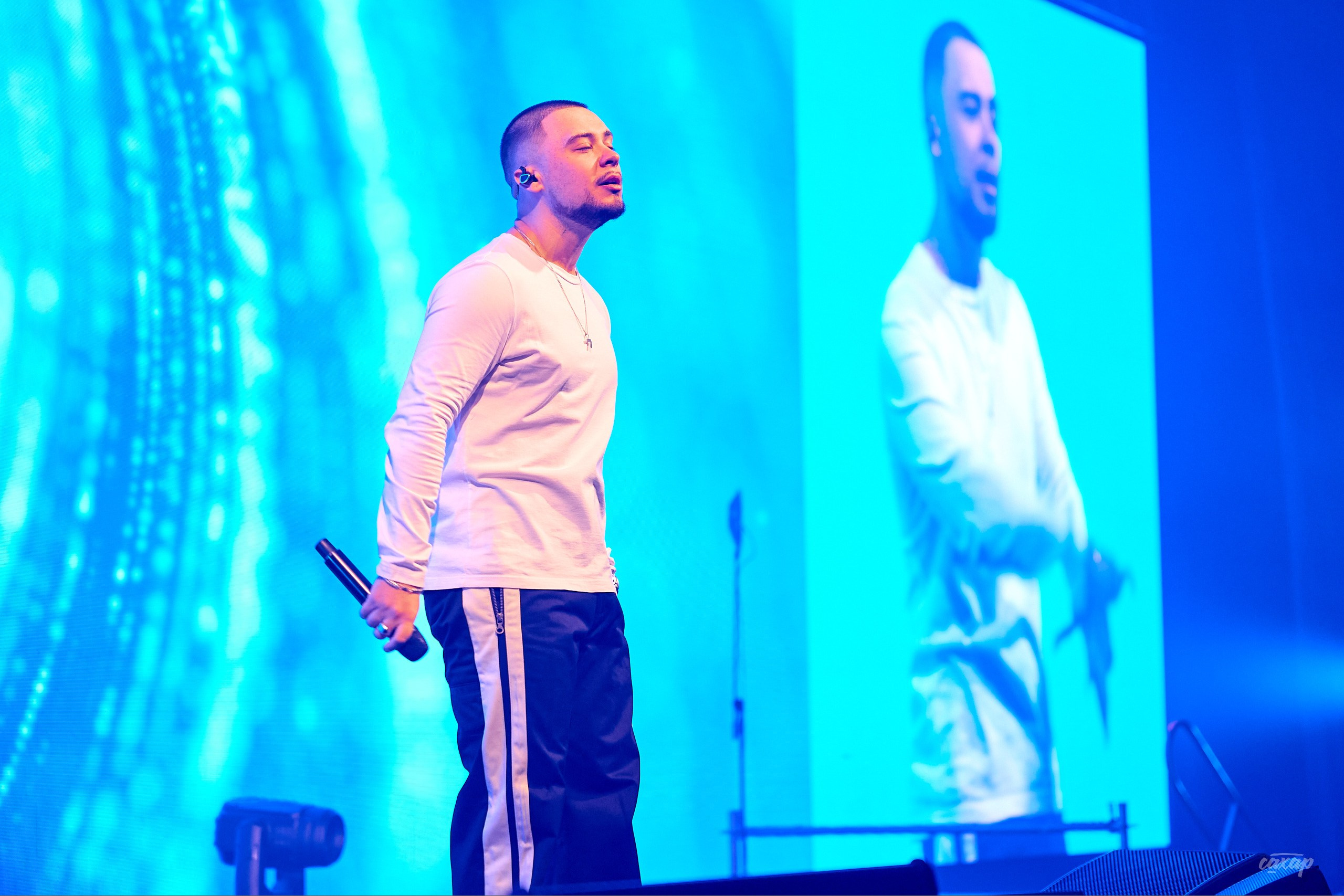 LYRIQ. Профессиональный фотограф в Екатеринбурге Юра Сахар