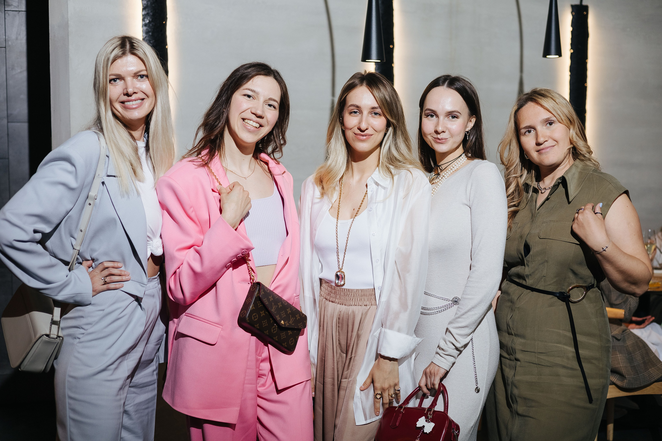 Презентация открытия магазина женской одежды GLVR в ресторане Fresco. Фотограф в Красноярске Надежда Воскресенская