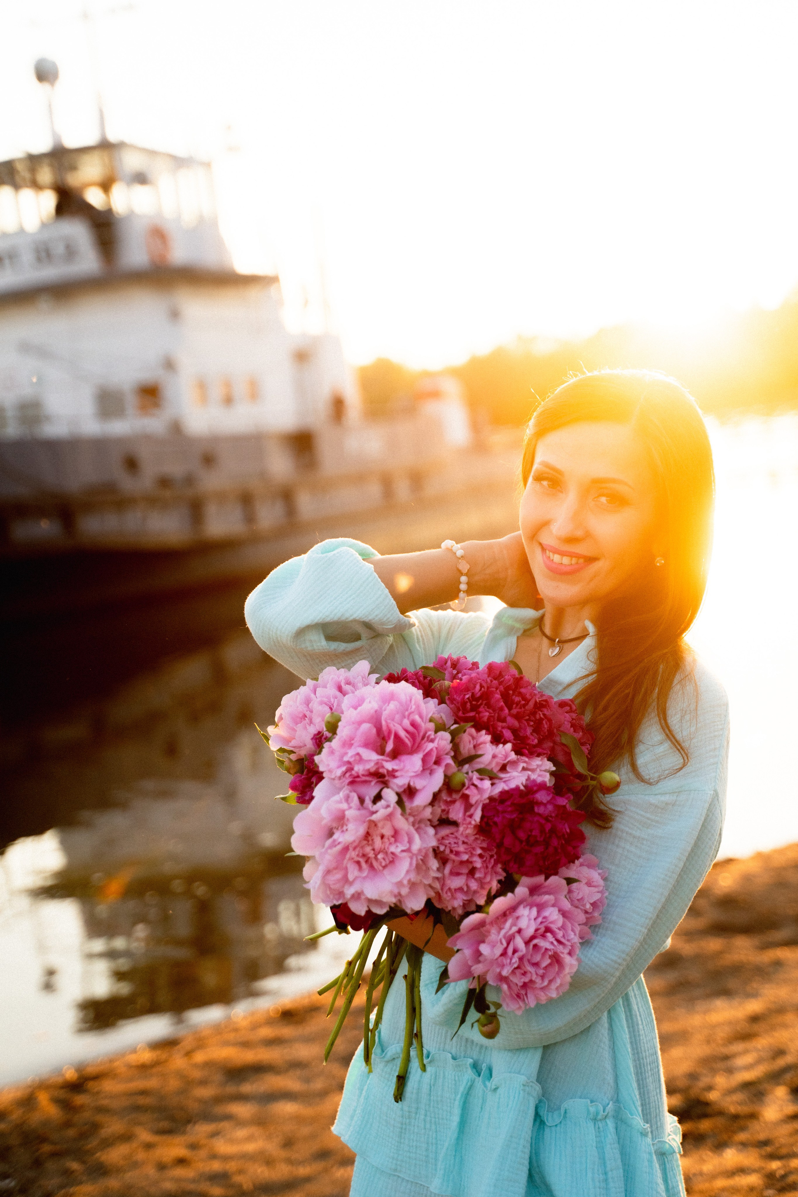 Девушки на берегу