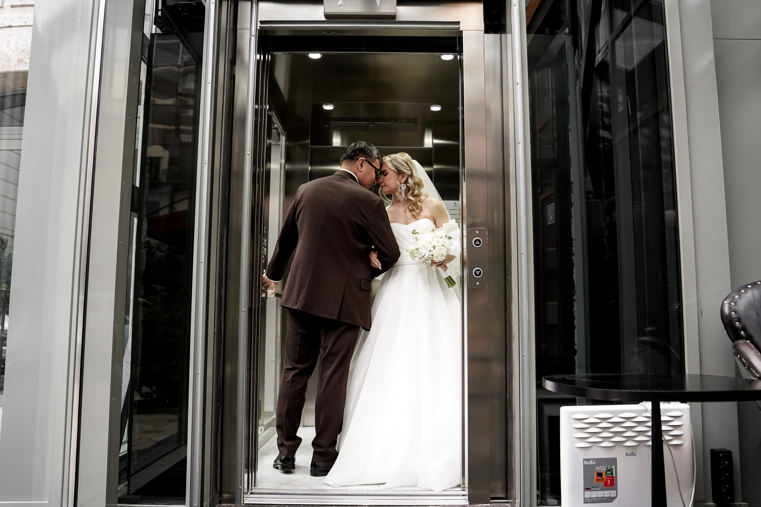 Свадебная фотосессия «4 часа». Отель Резиденция в Ростове-на-Дону. Кадры молодоженов на природе. Фотосессия банкета 1 час. Свадебный фотограф в Ростове-на-Дону. Таинство Крещения и Венчания, семейные фотосессии. Алёна Чёботова