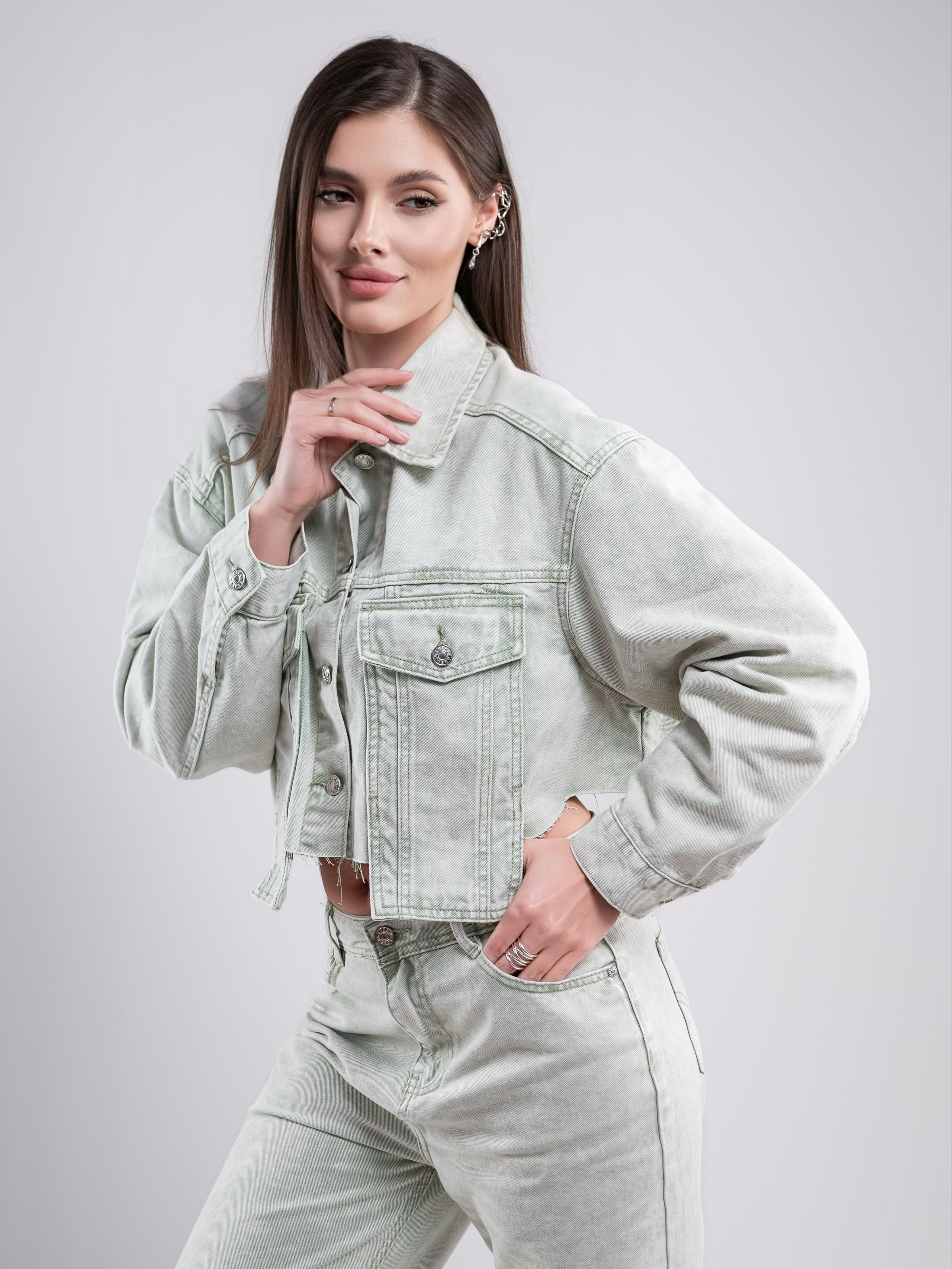 Джинсовые костюмы две модели. Предметный фотограф, фото для маркетплейсов Пятигорск, КМВ