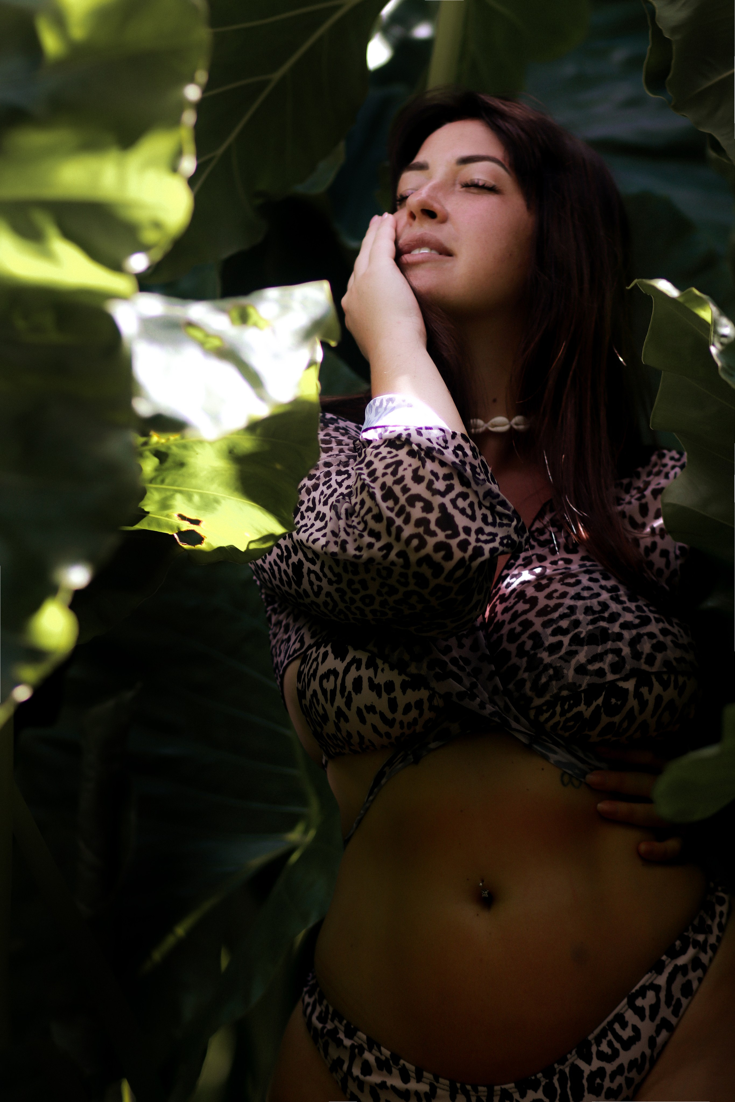 Эстетичная фотосессия на вилле у бассейна | Девушка в тропическом раю. Фотограф на Шри-Ланке