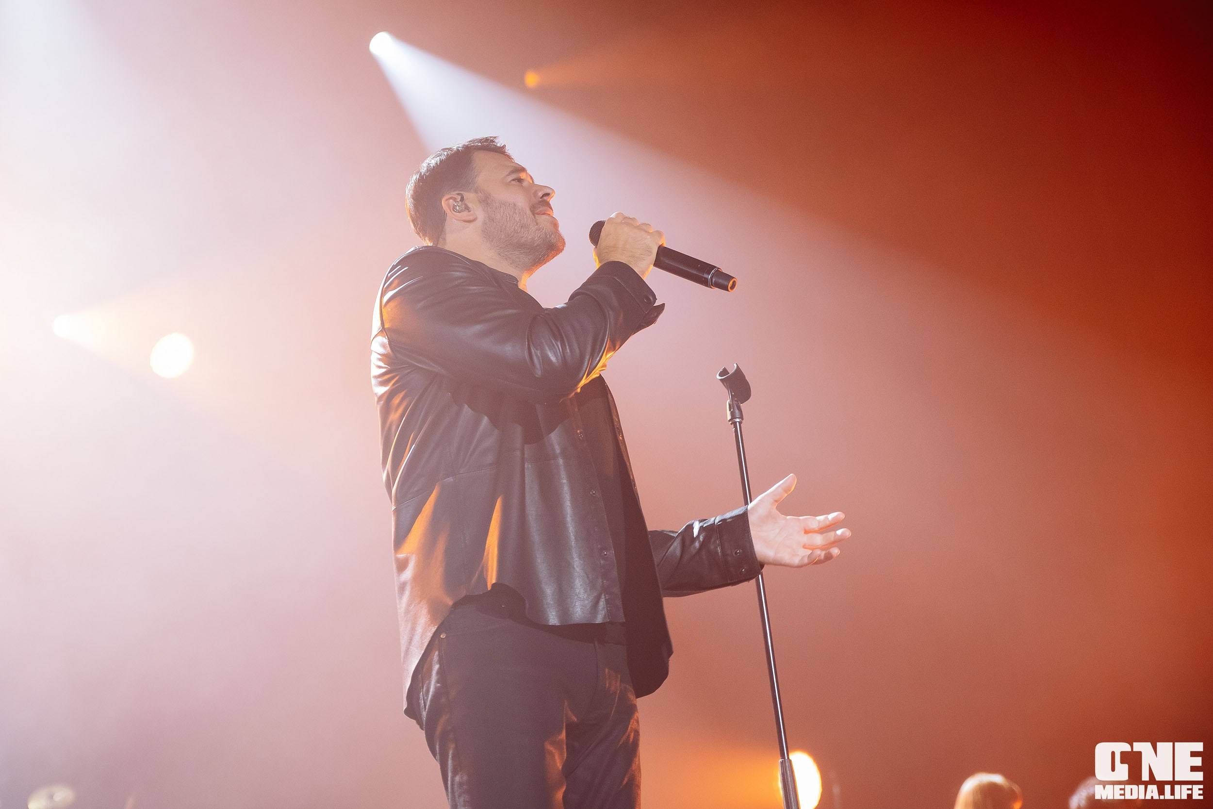 Фоторепортаж с концерта Эмина в Янтарь Холле. One Media Life: фоторепортажи, фотоотчеты с мероприятий и заведений