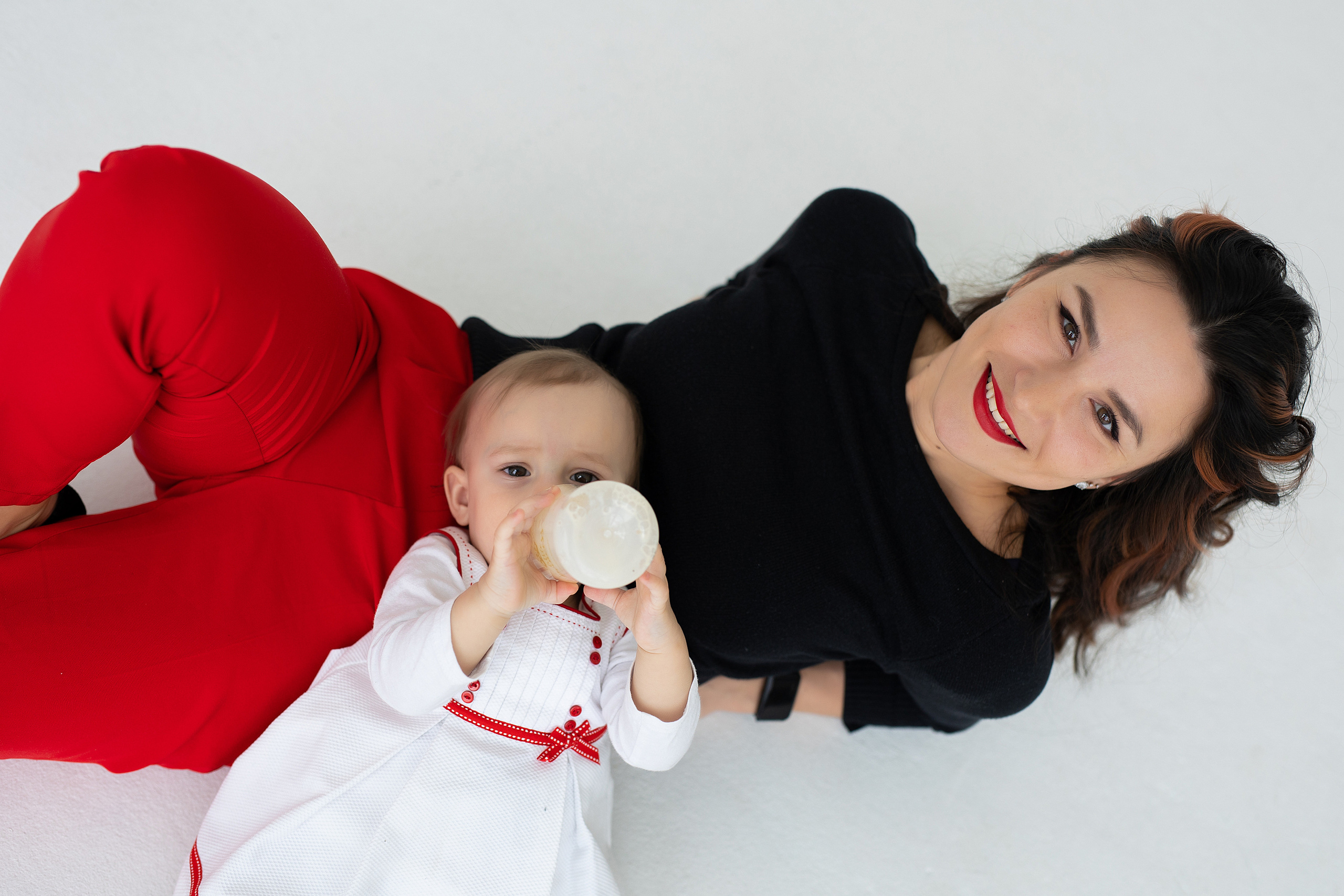 необычная фотосессия для мамы и дочки в студии в  спб 