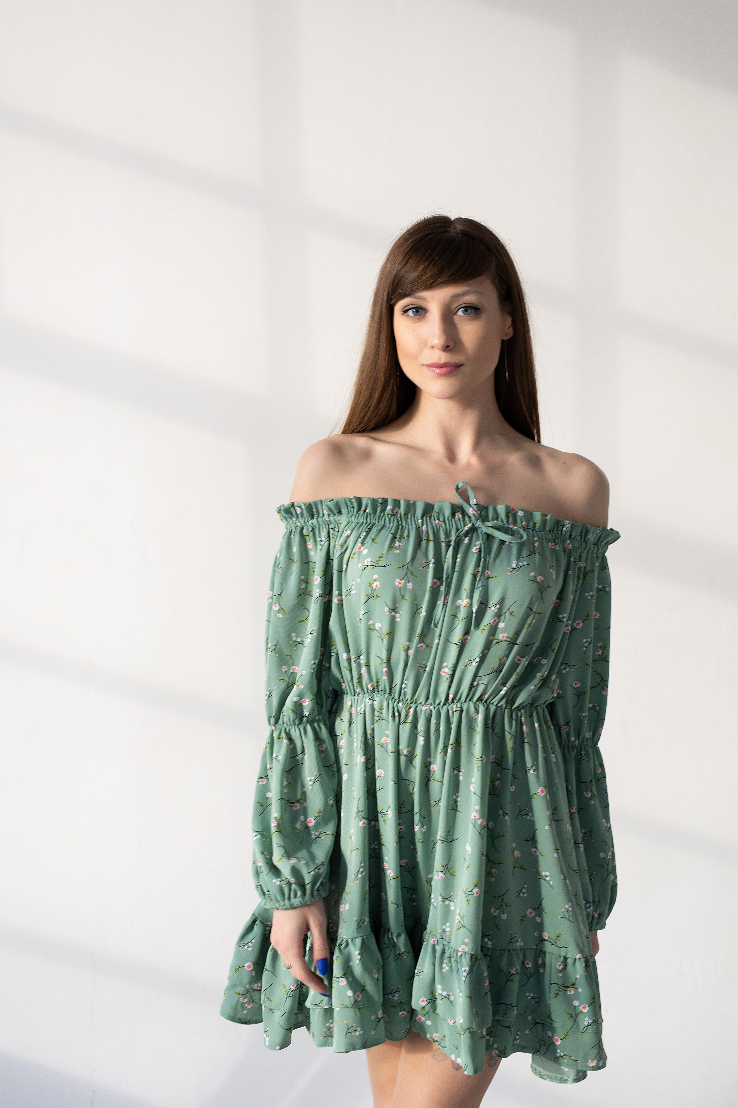 фотосъёмка платьев для озон на циклораме