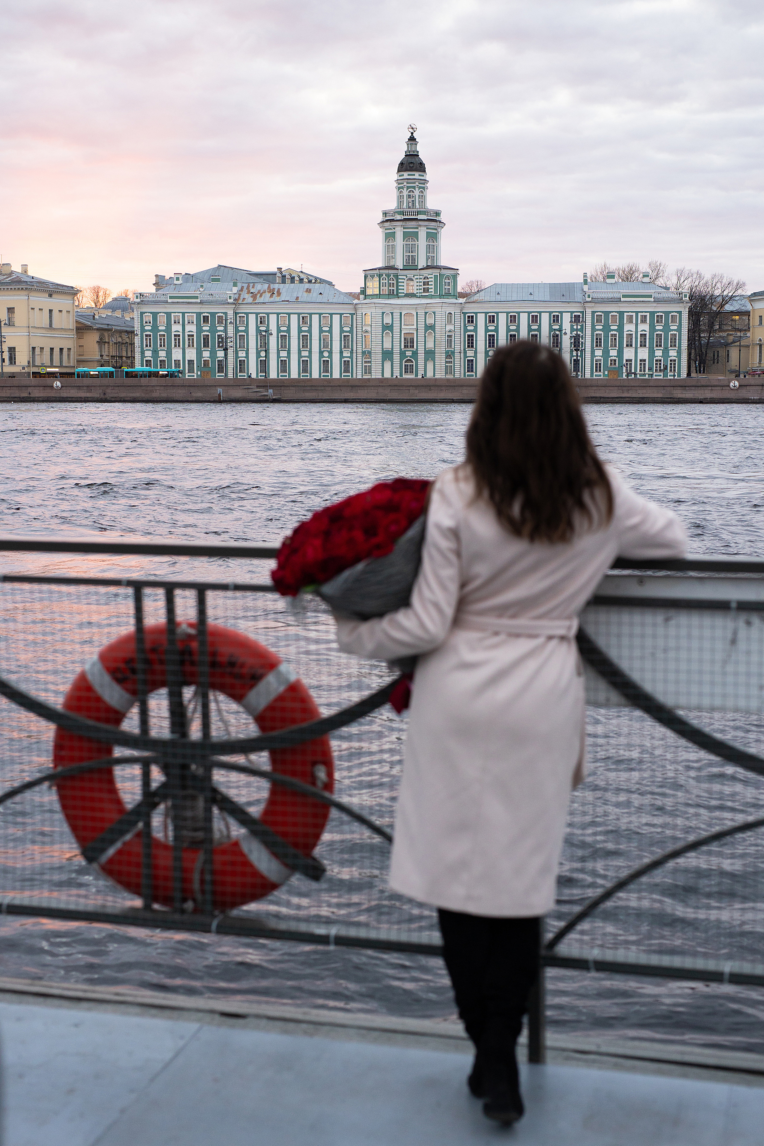 невероятно красивый закат над невой