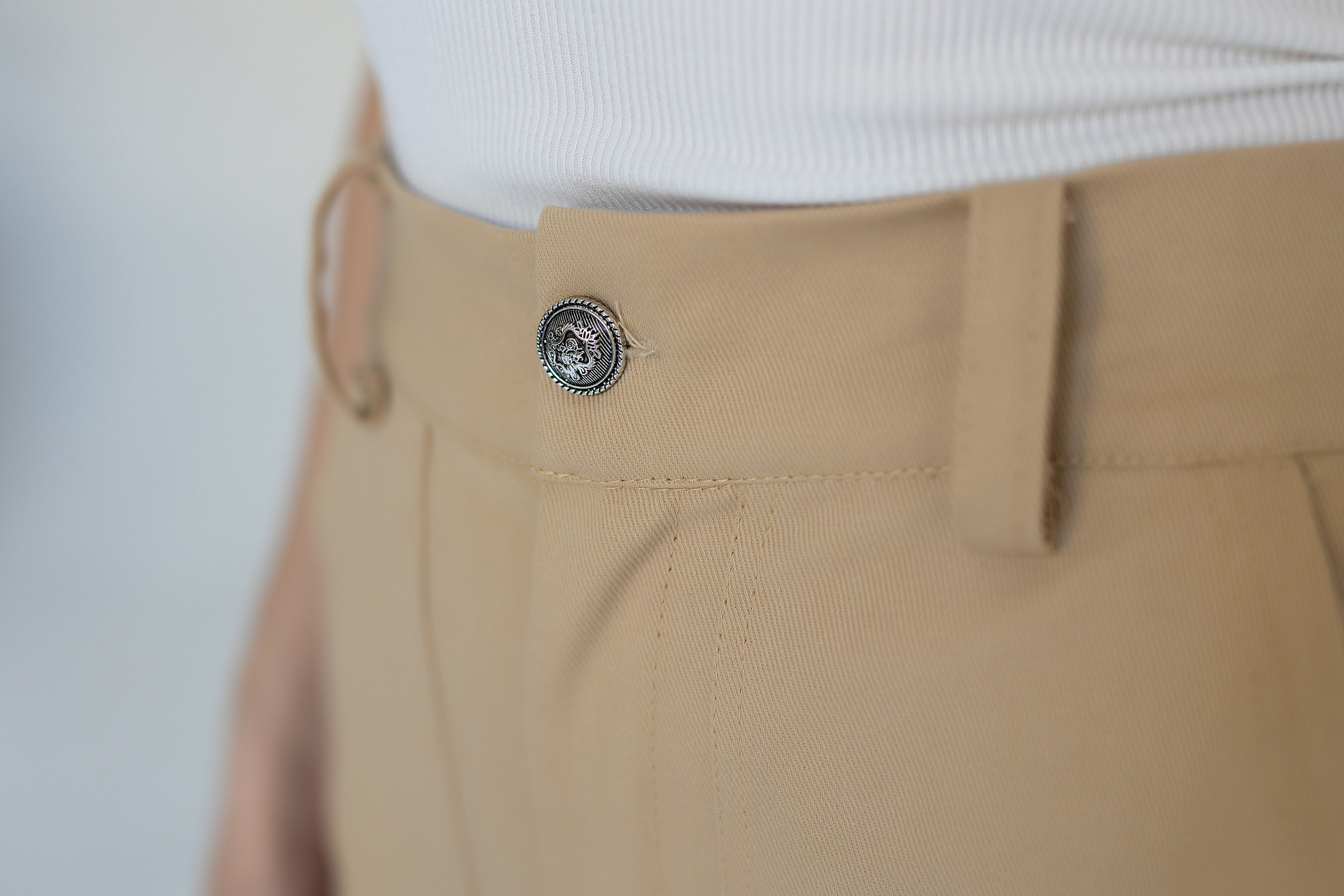 фотосъёмка  брюк на продажу в студии