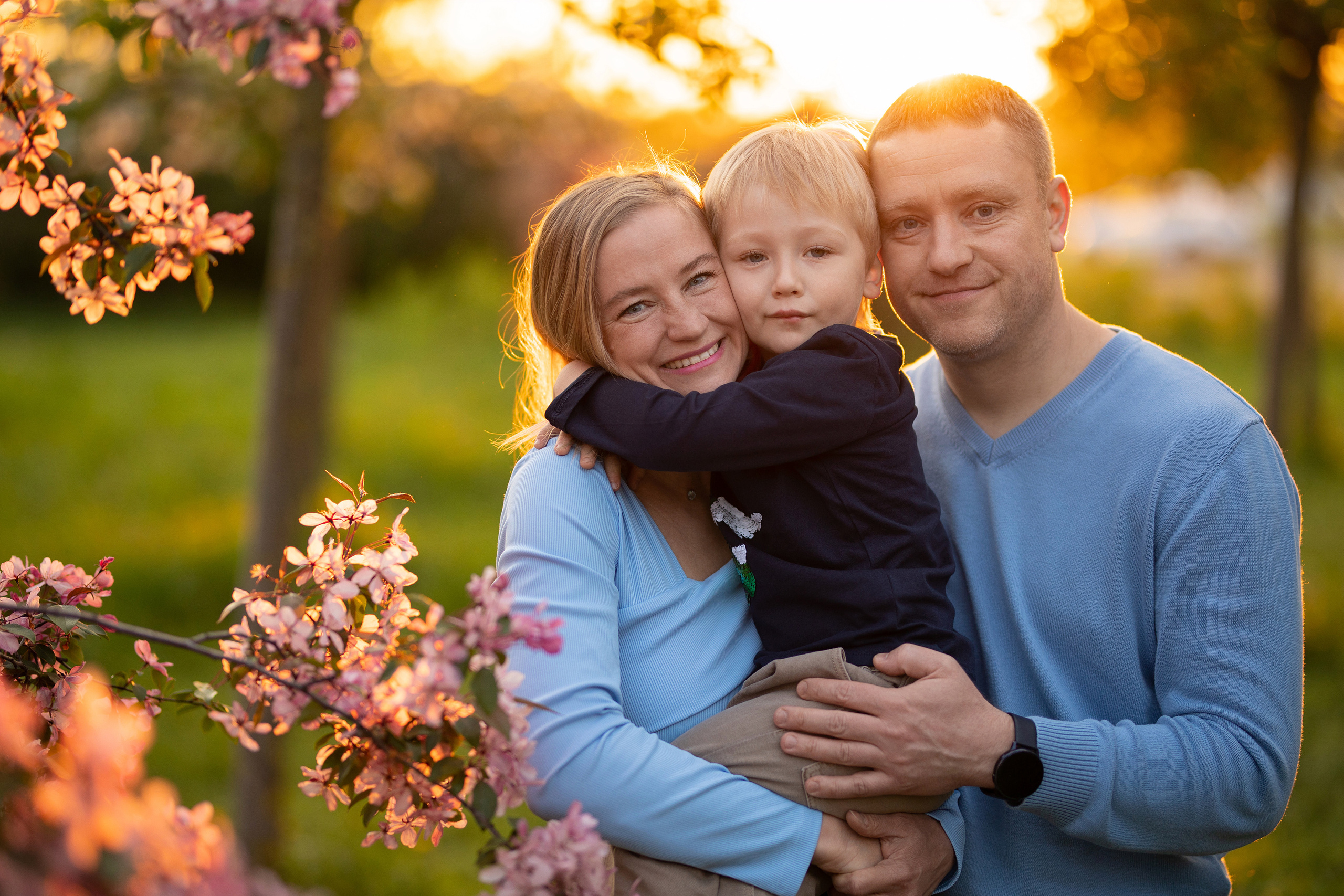 классные крутые позы идеи для семейной фотосессии на закате