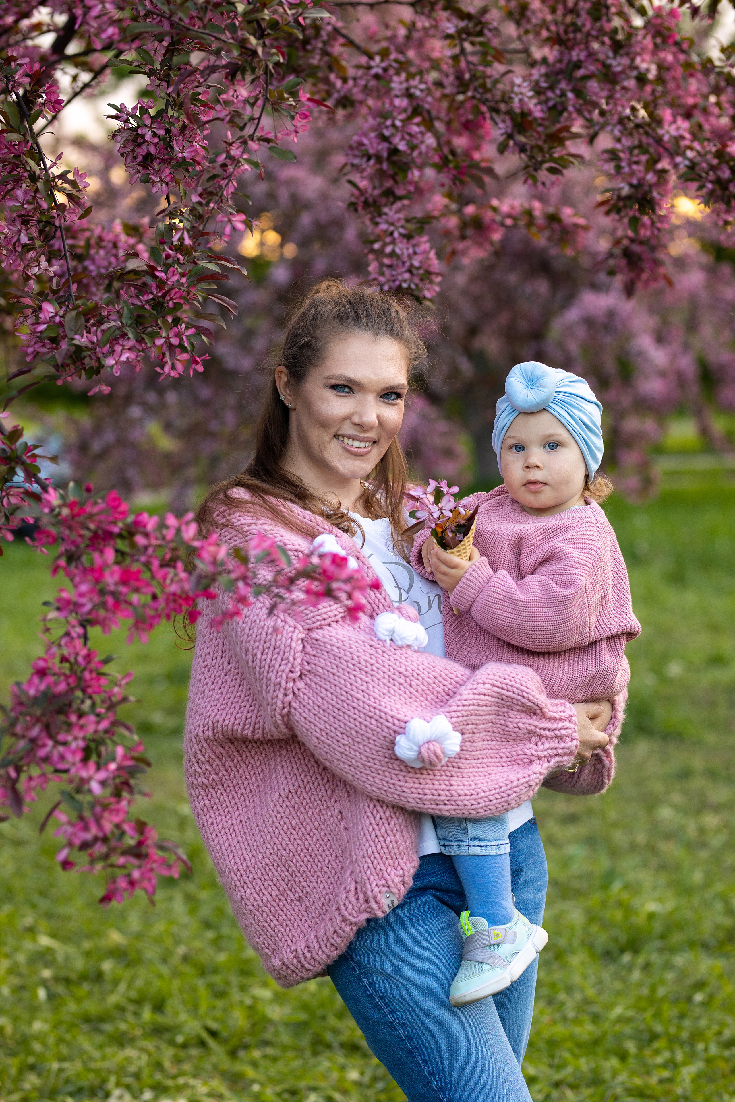 мама с дочкой в парке