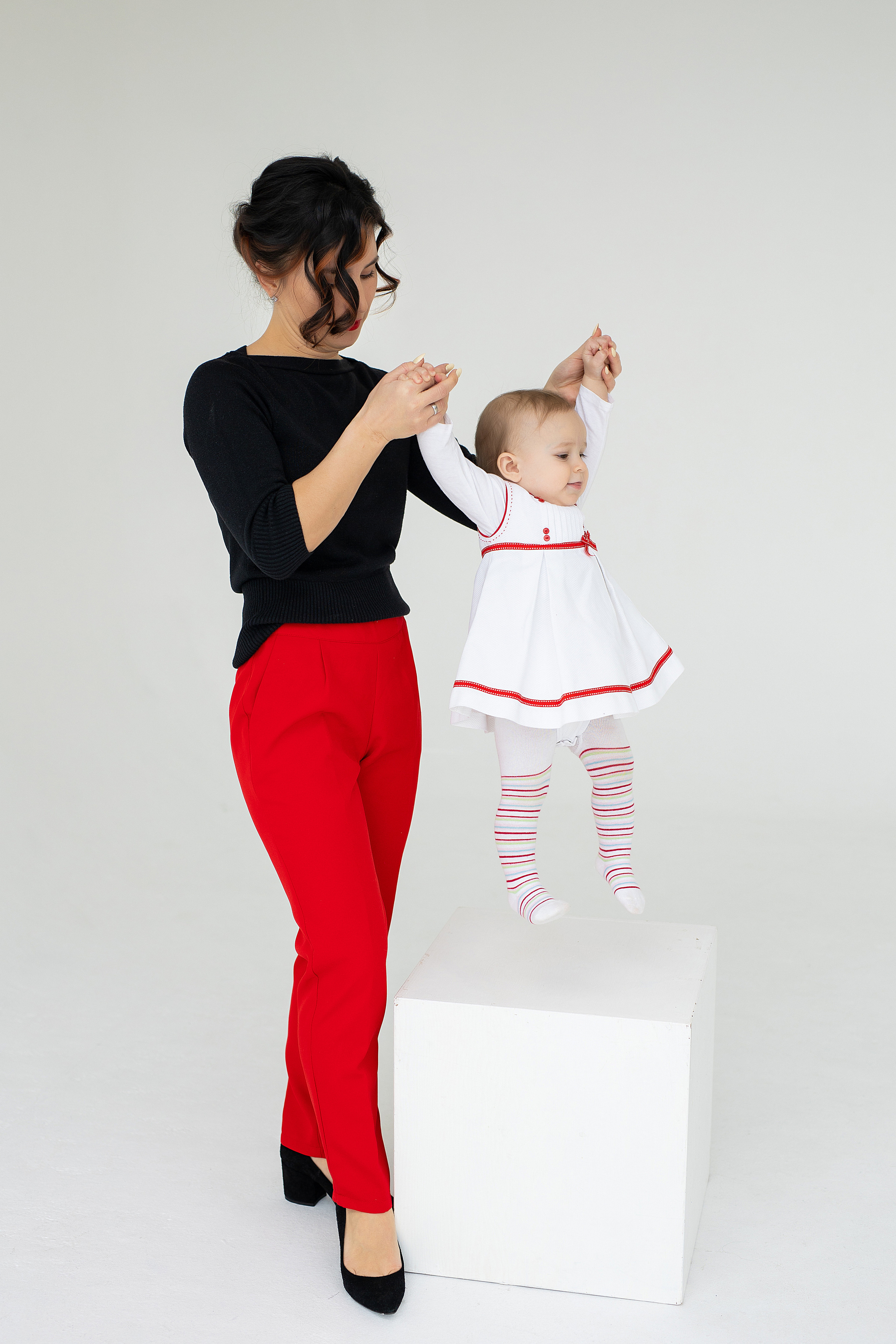 фотосессия для мамы и дочки в студии в питере 