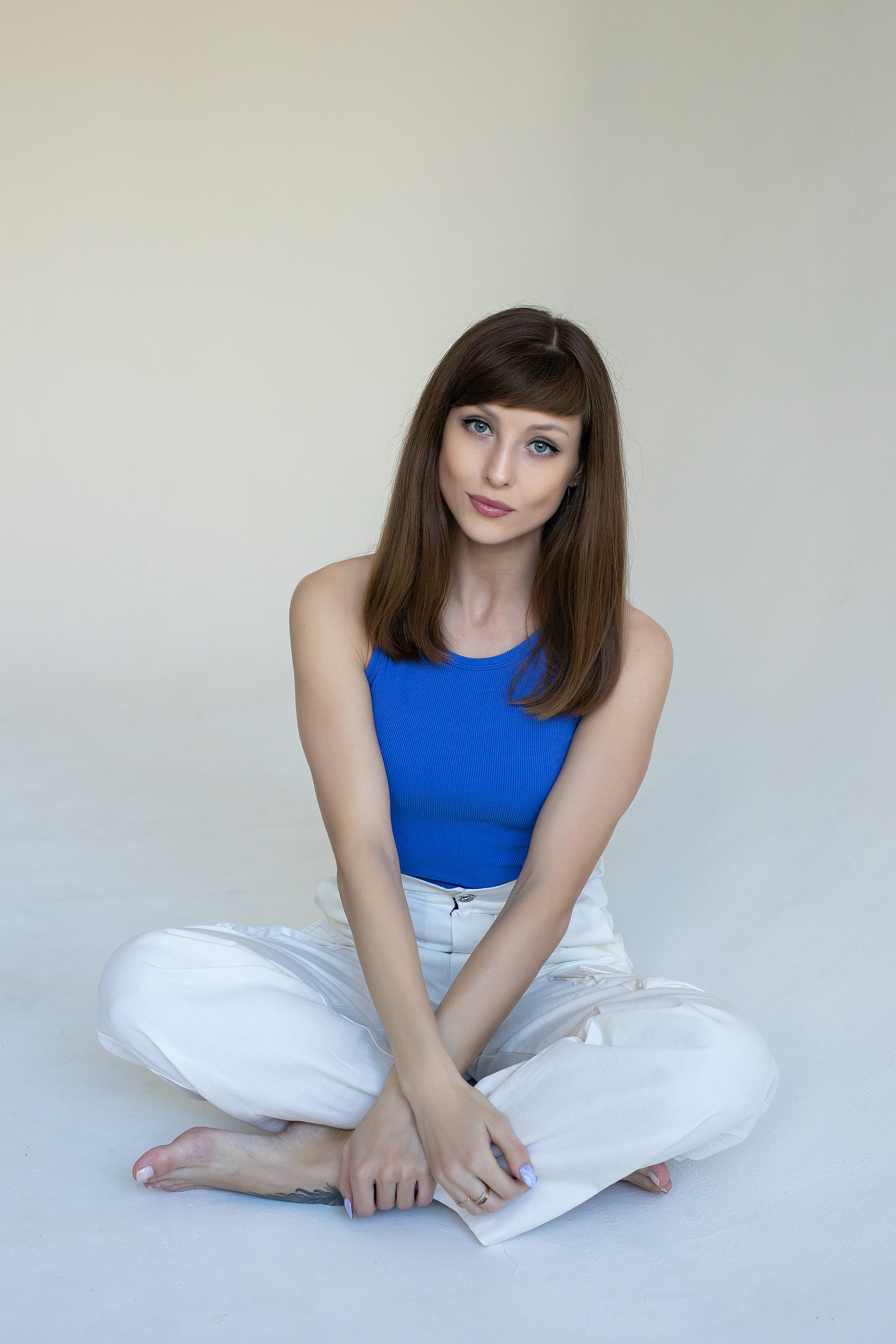 фотосъёмка  брюк на циклораме