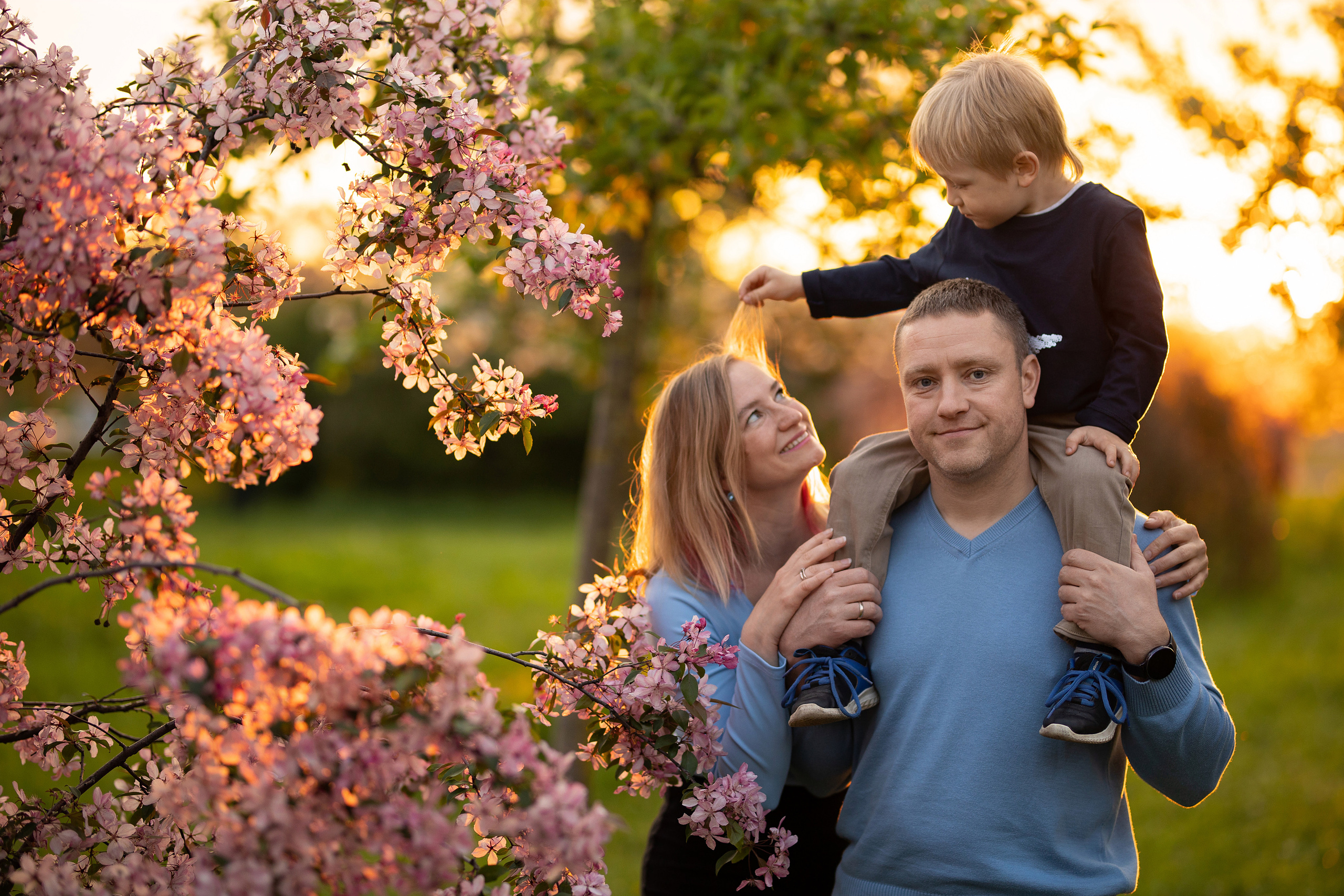 классные позы идеи для семейной съёмки на закате