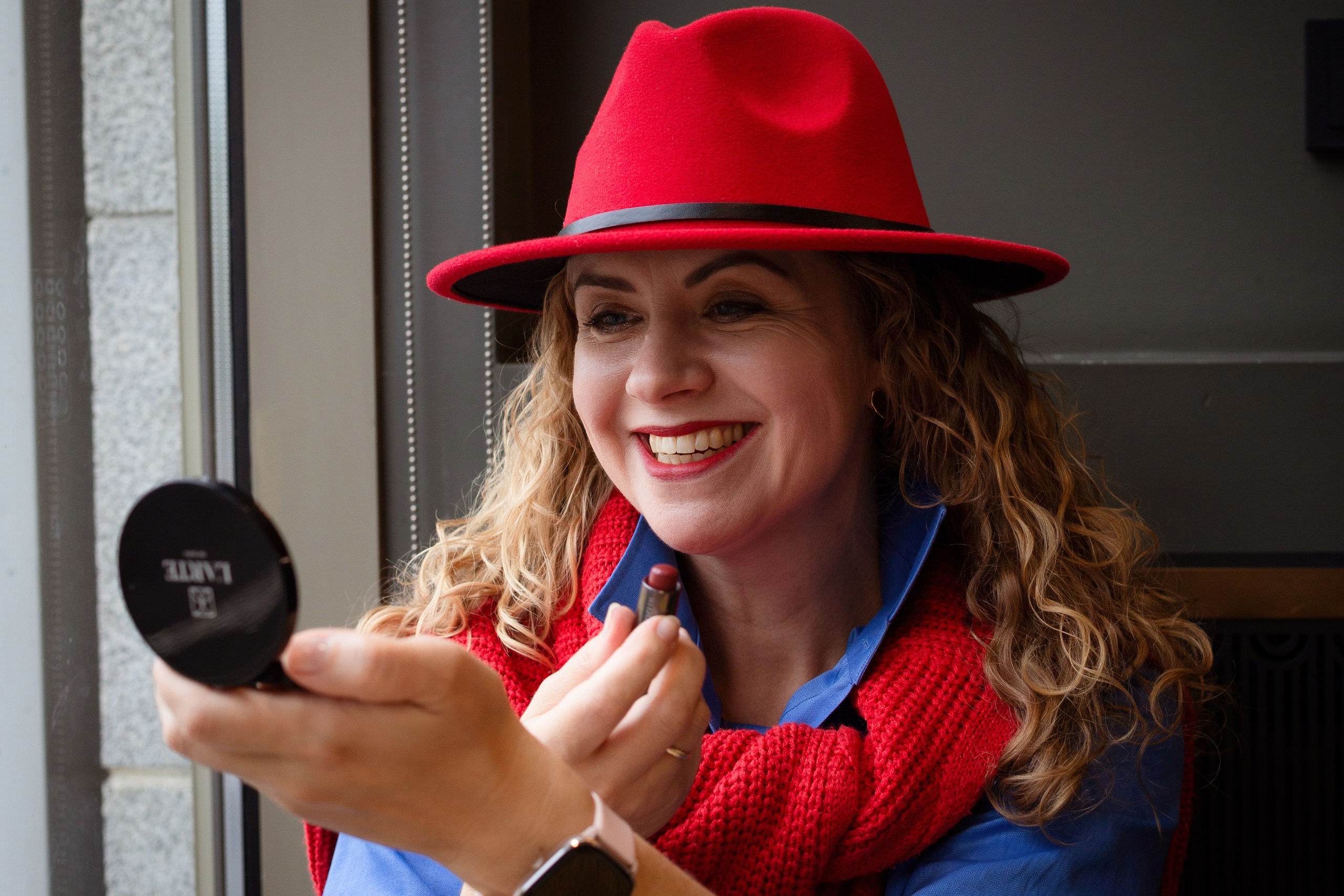 Фотосессия в СПб и книжном магазине Подписные издания. Портретные фотосессии, контент-съемки, репортаж