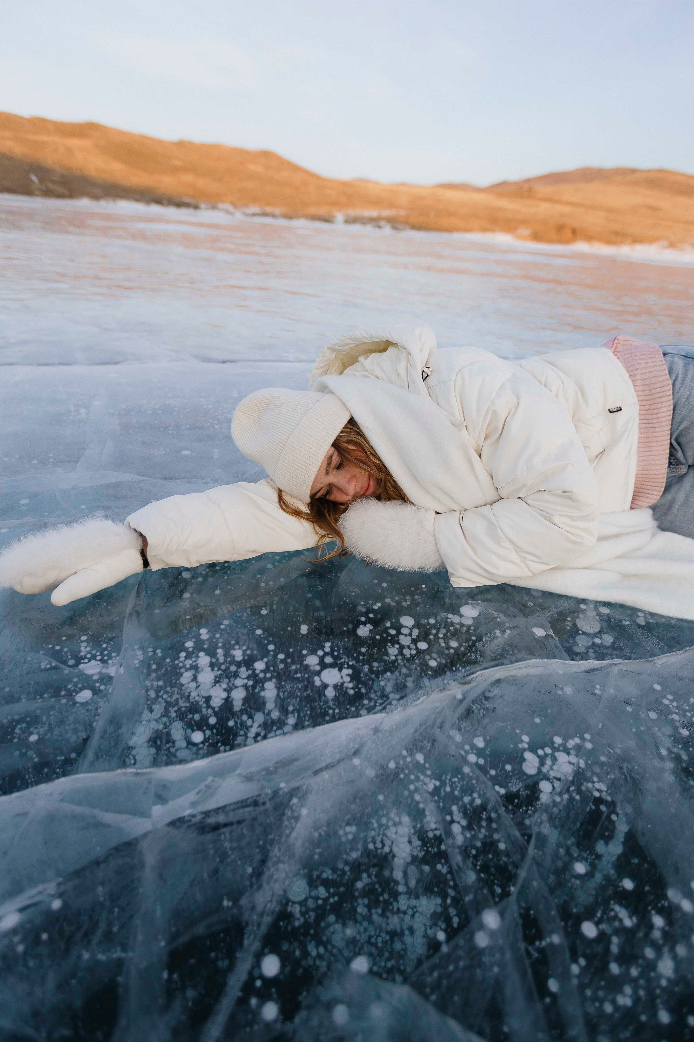 Весь день на льду. Фотограф Ольхон, Регина