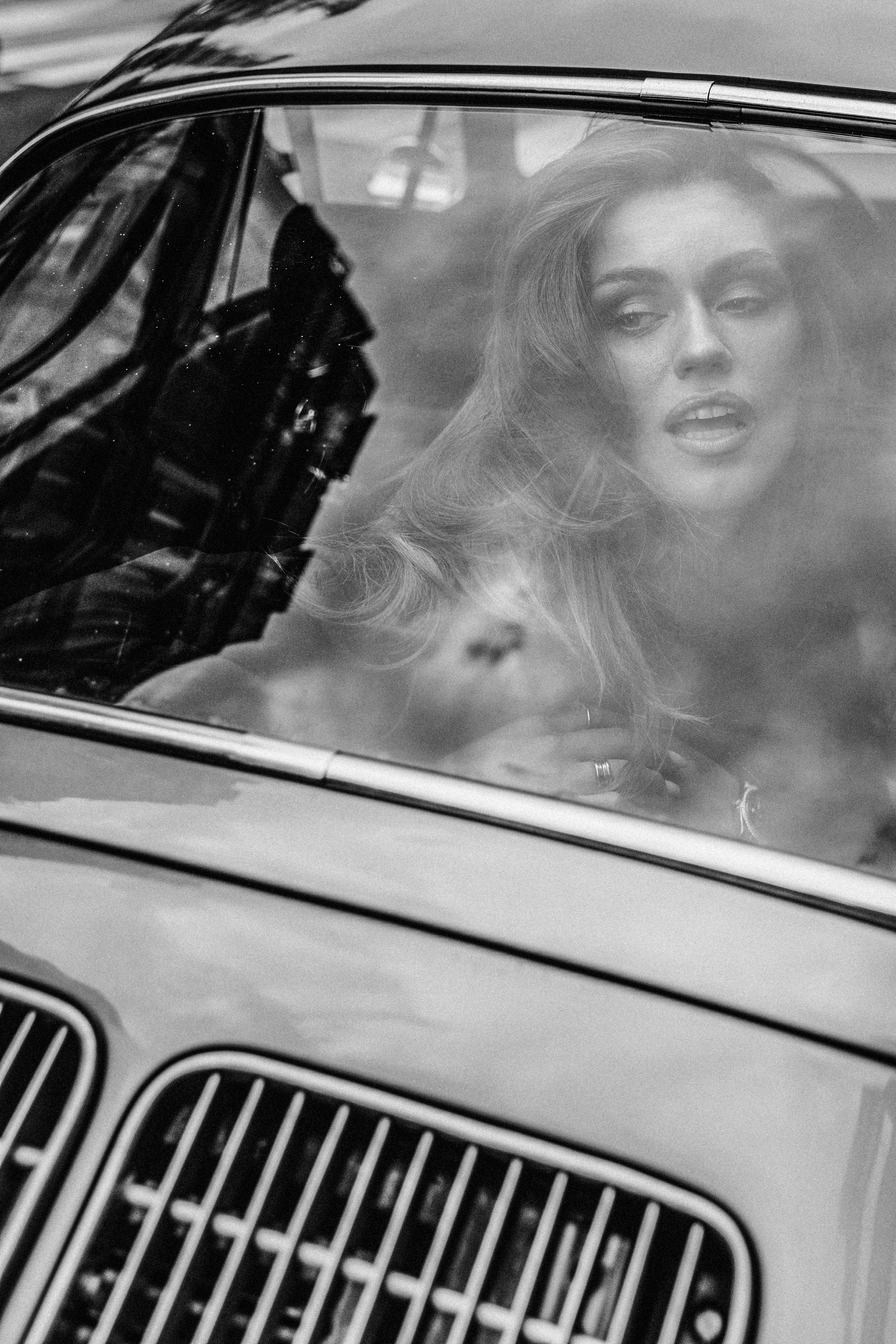 Hit the road. Photographer in Paris