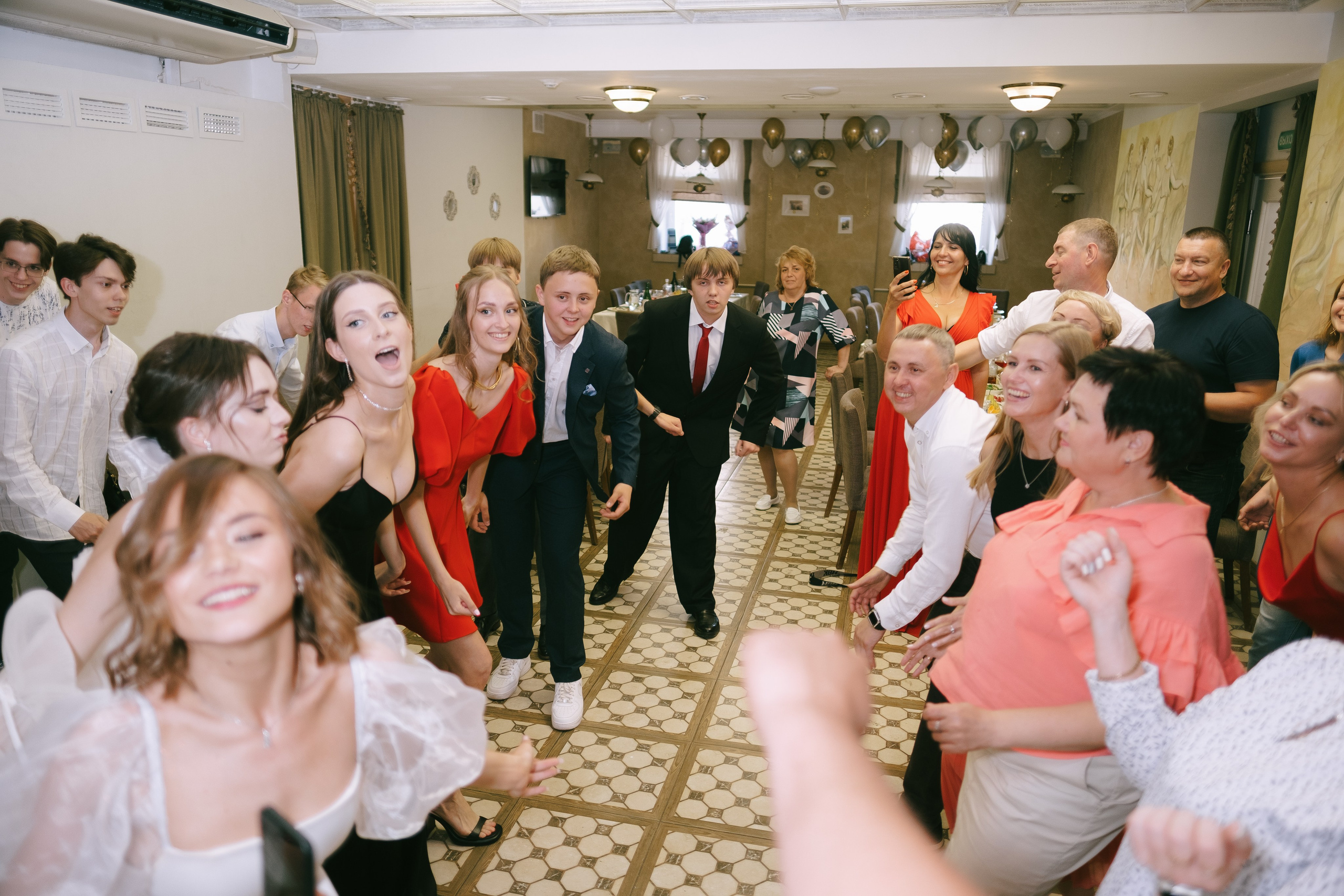 Выпускной школа 33. Свадебный и репортажной фотограф Денис Ожигин в Краснодаре и Краснодарском крае